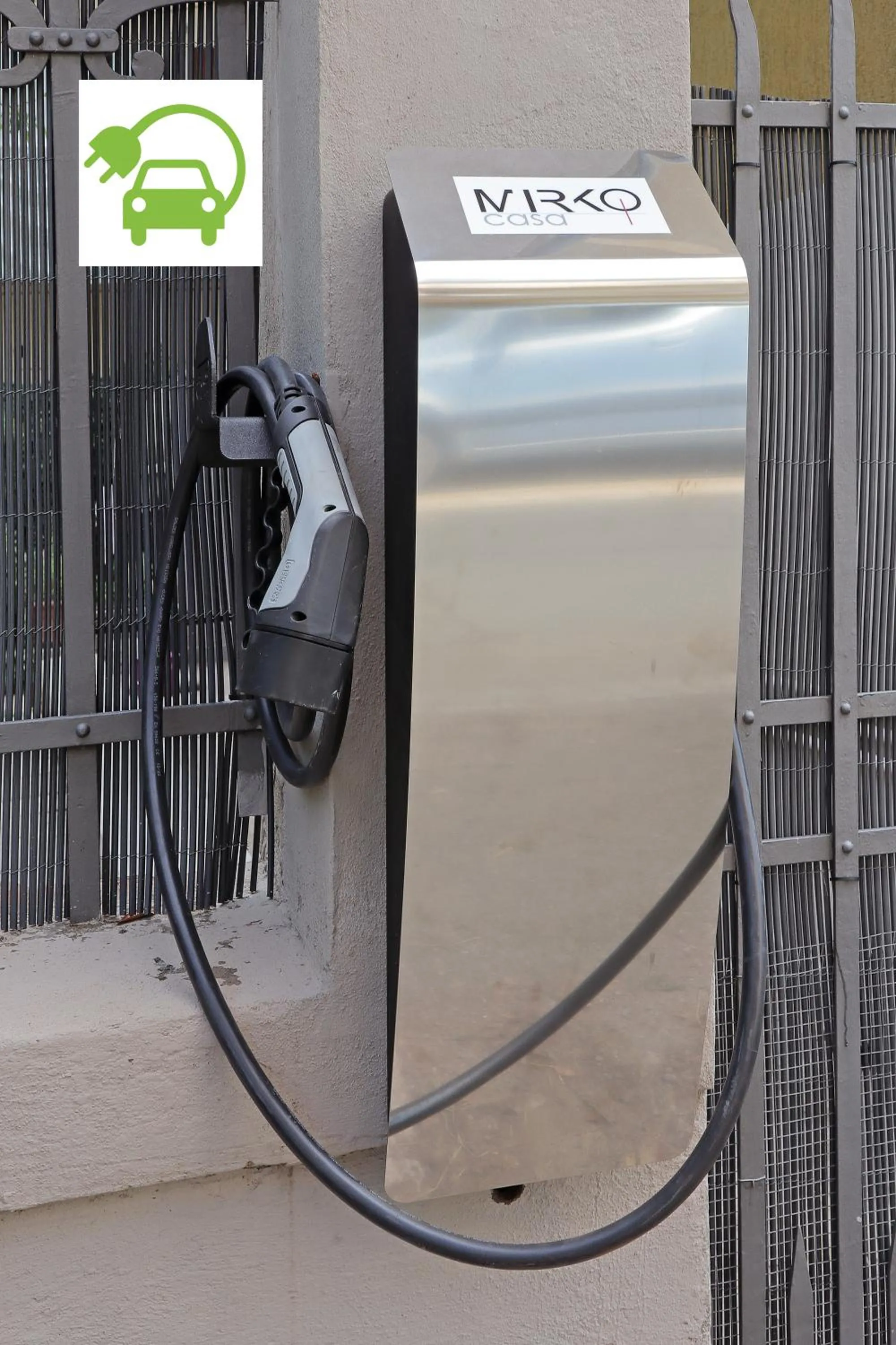 Casa Mirko - B & B con stazione ricarica auto elettriche parcheggio privato auto moto biciclette