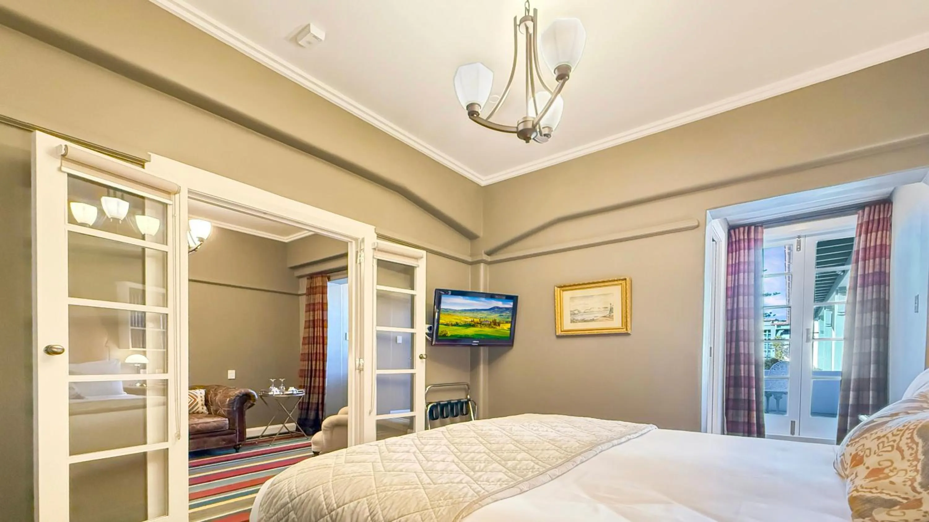 Bedroom, Bed in Art Deco Masonic Hotel