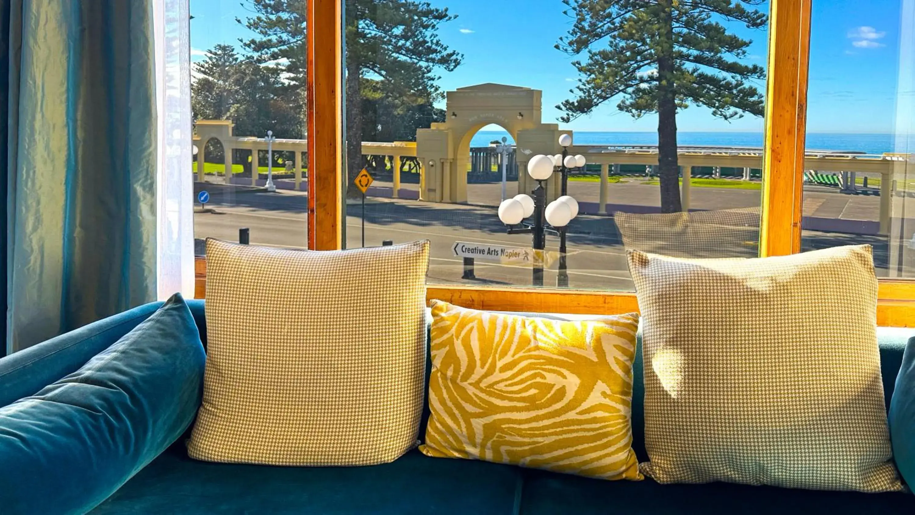 Pacific View Suite in Art Deco Masonic Hotel Pacific View Suite in Art Deco Masonic Hotel