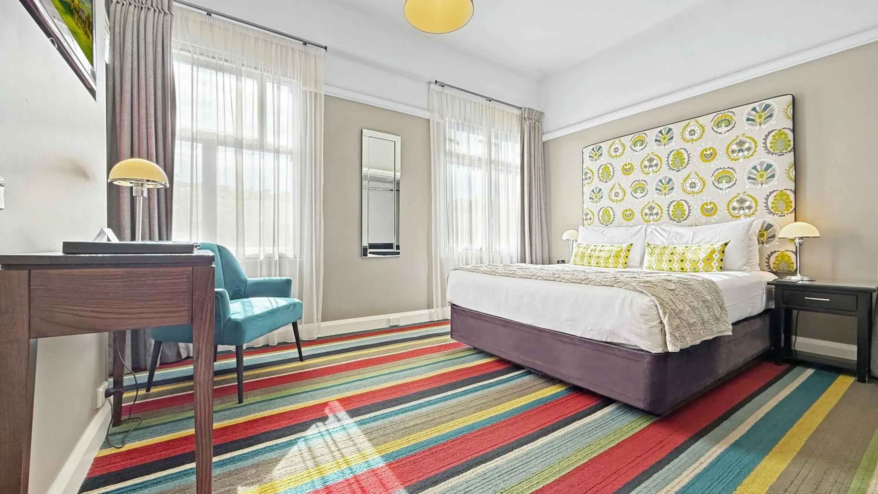 Superior Queen Room in Art Deco Masonic Hotel Superior Queen Room in Art Deco Masonic Hotel