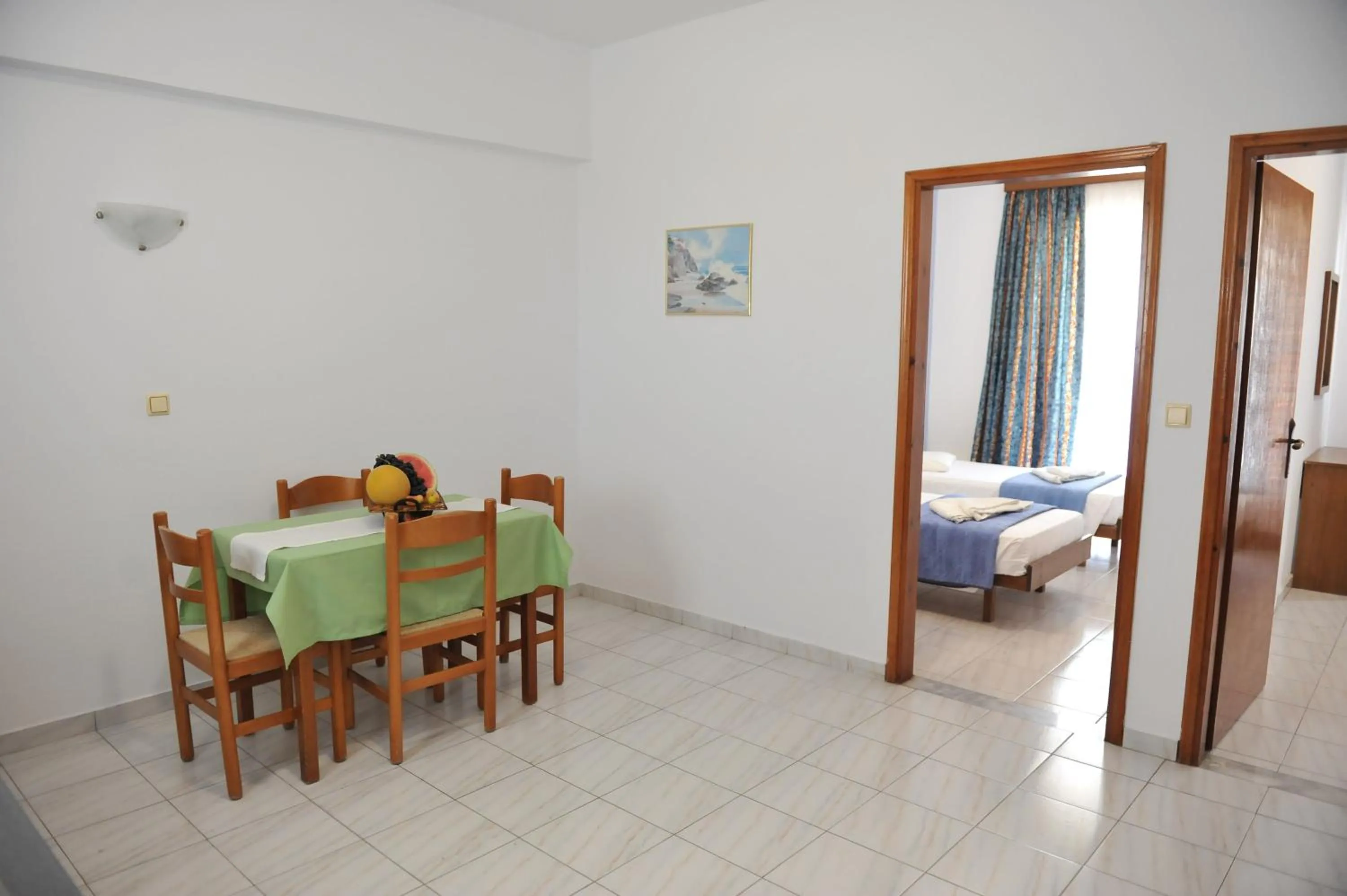 Dining area, Bed in Maritime