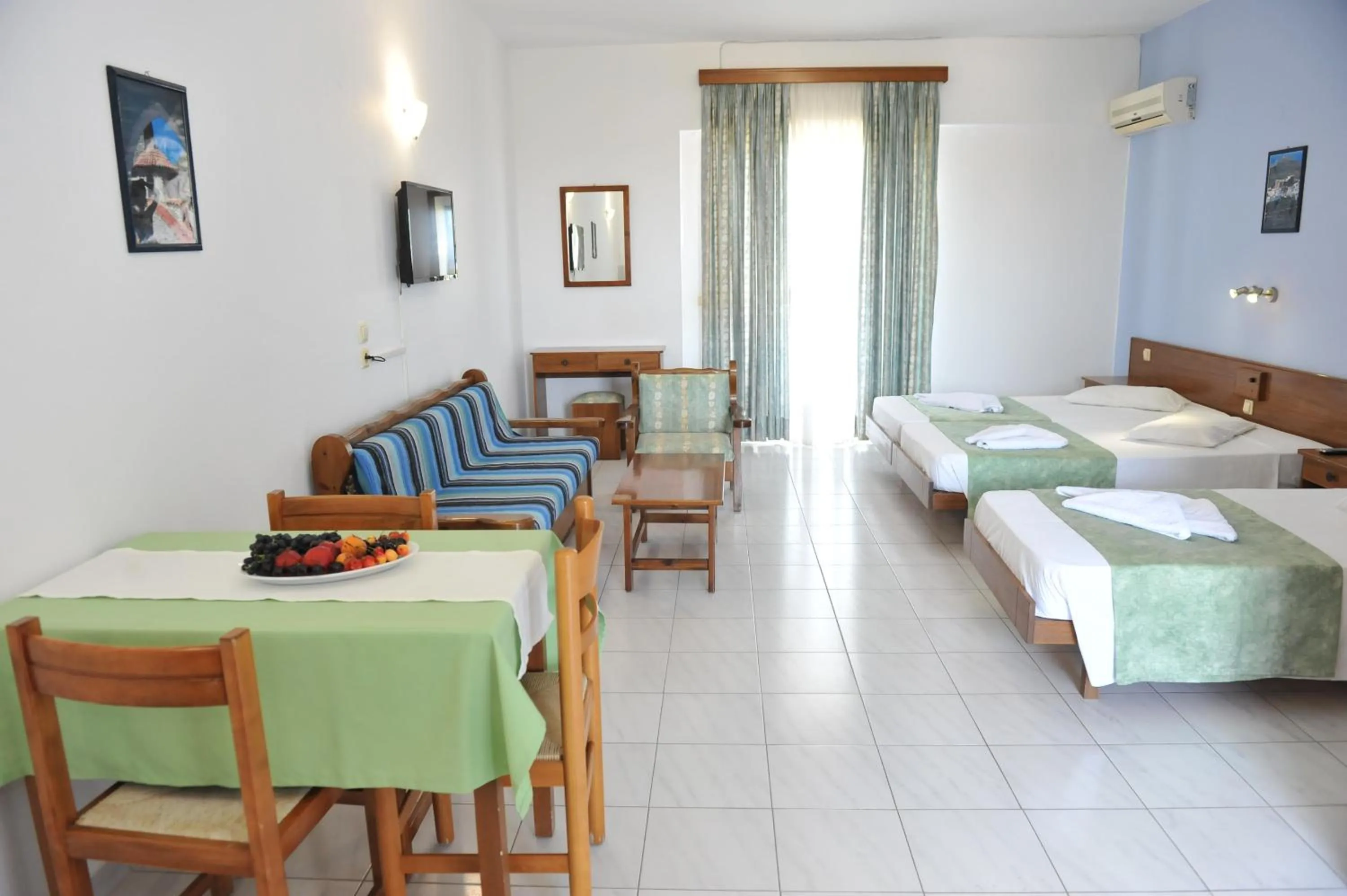 Photo of the whole room, Bed in Maritime