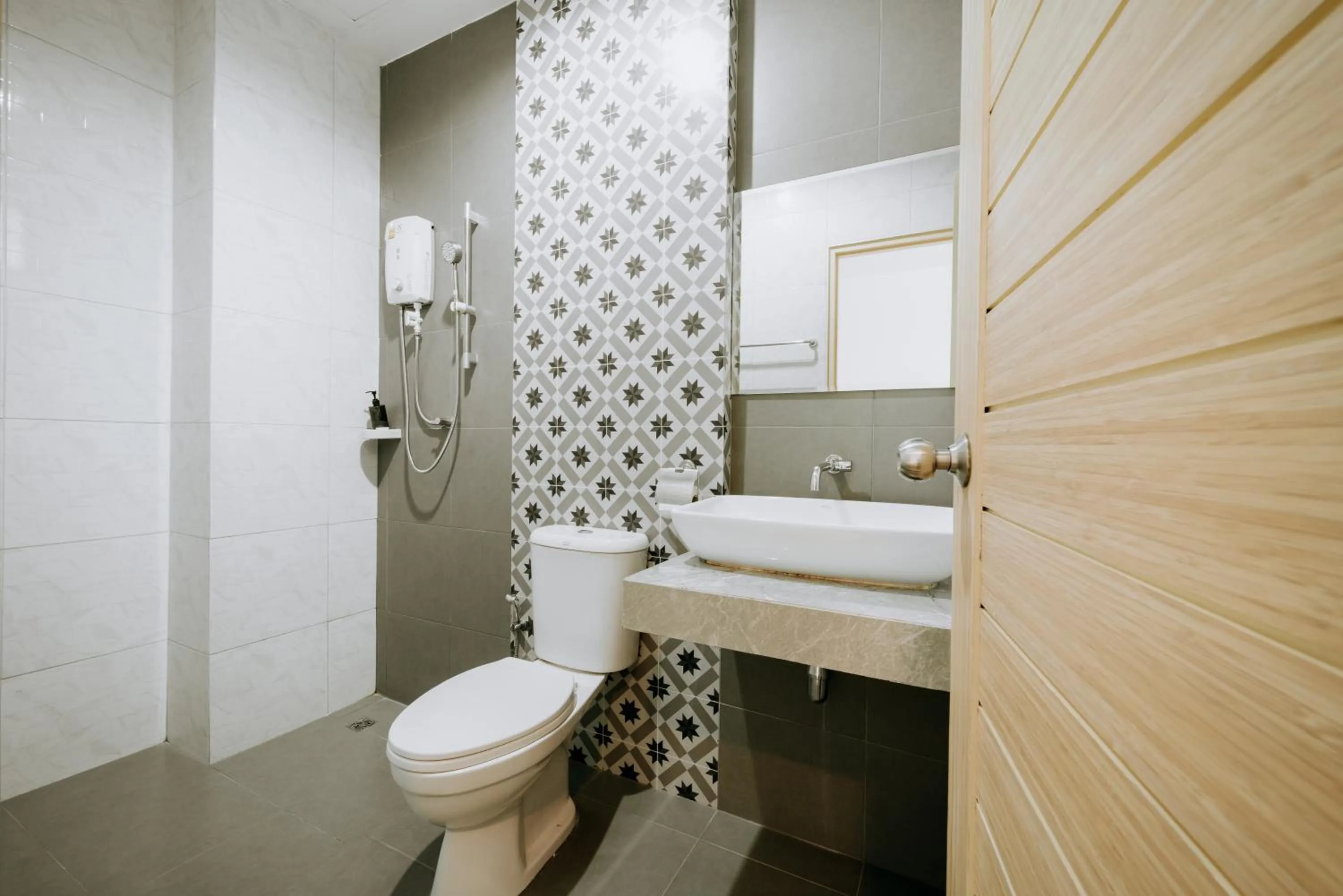 Shower in Circle Inn Ao Nam Mao