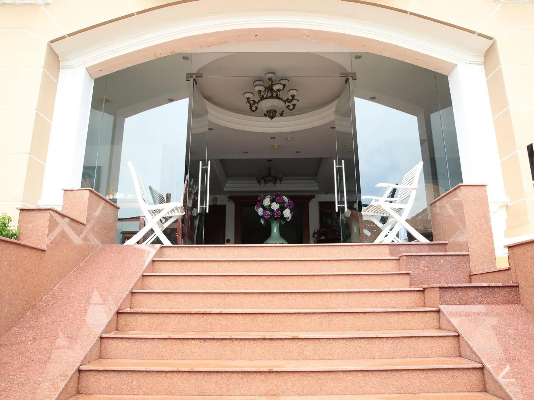 Facade/entrance in Hoa Phat Hotel & Apartment Facade/entrance in Hoa Phat Hotel & Apartment