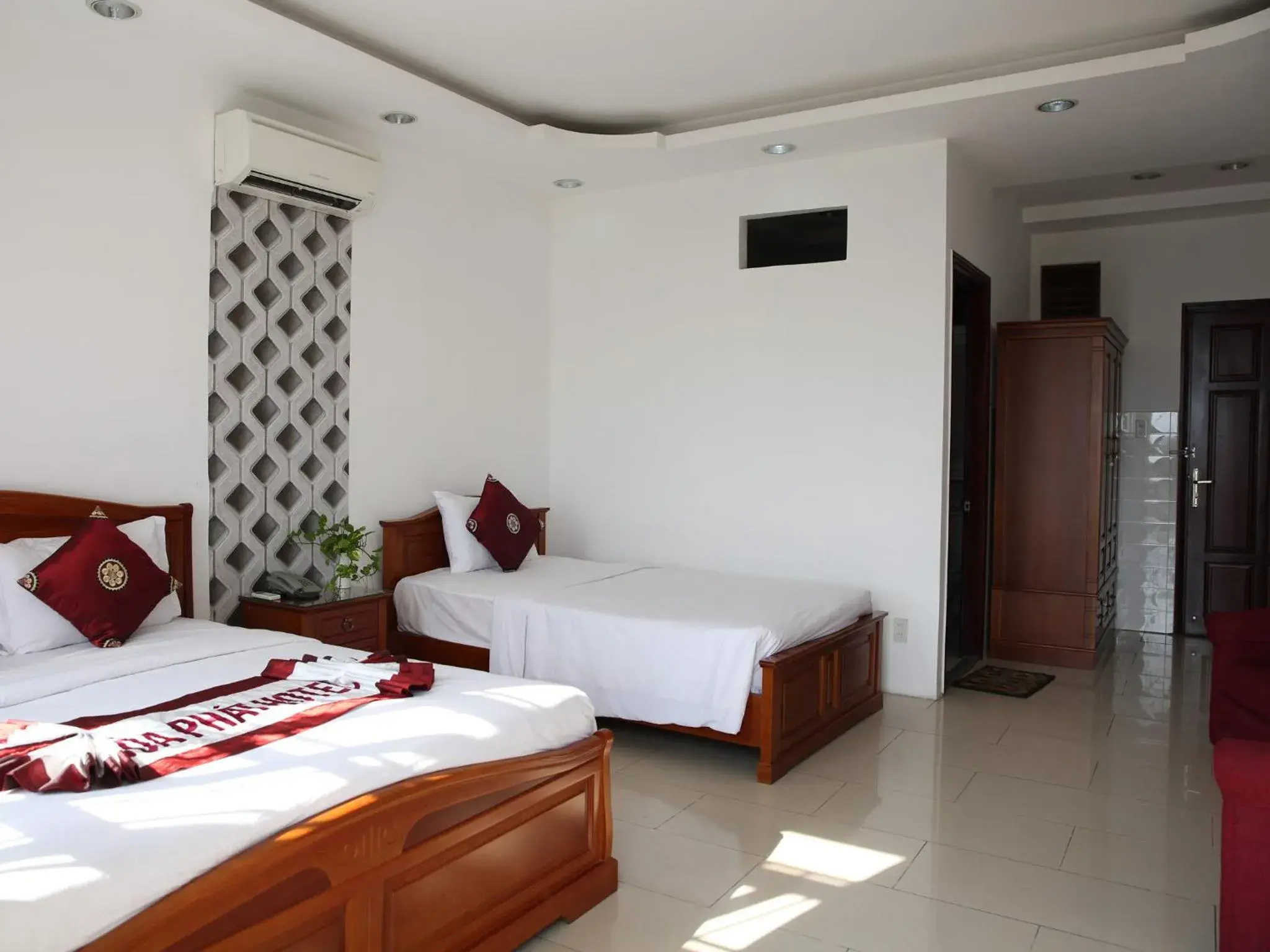 Double or Twin Room with City View in Hoa Phat Hotel & Apartment Double or Twin Room with City View in Hoa Phat Hotel & Apartment