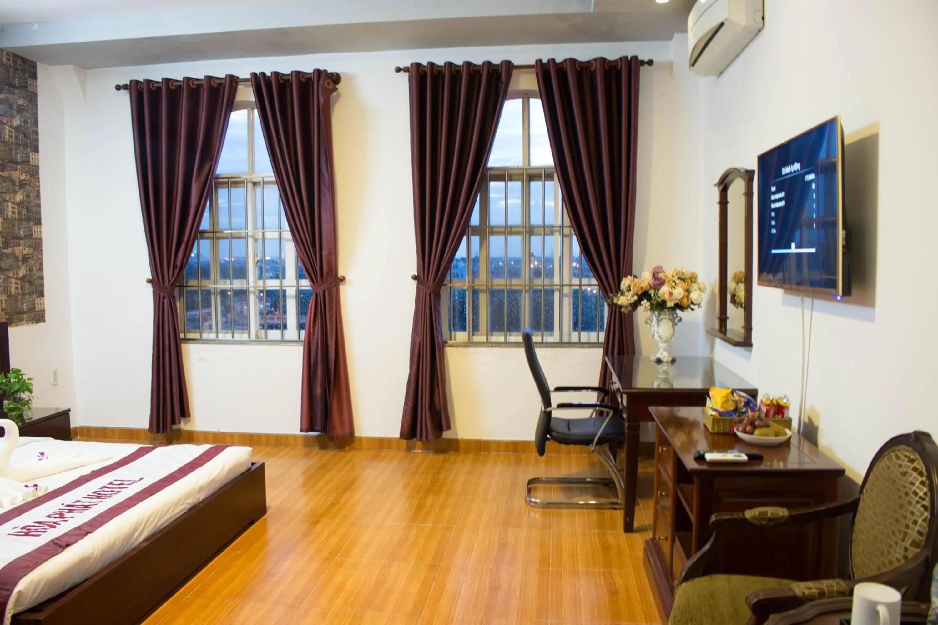 Communal lounge/ TV room, Bed in Hoa Phat Hotel & Apartment