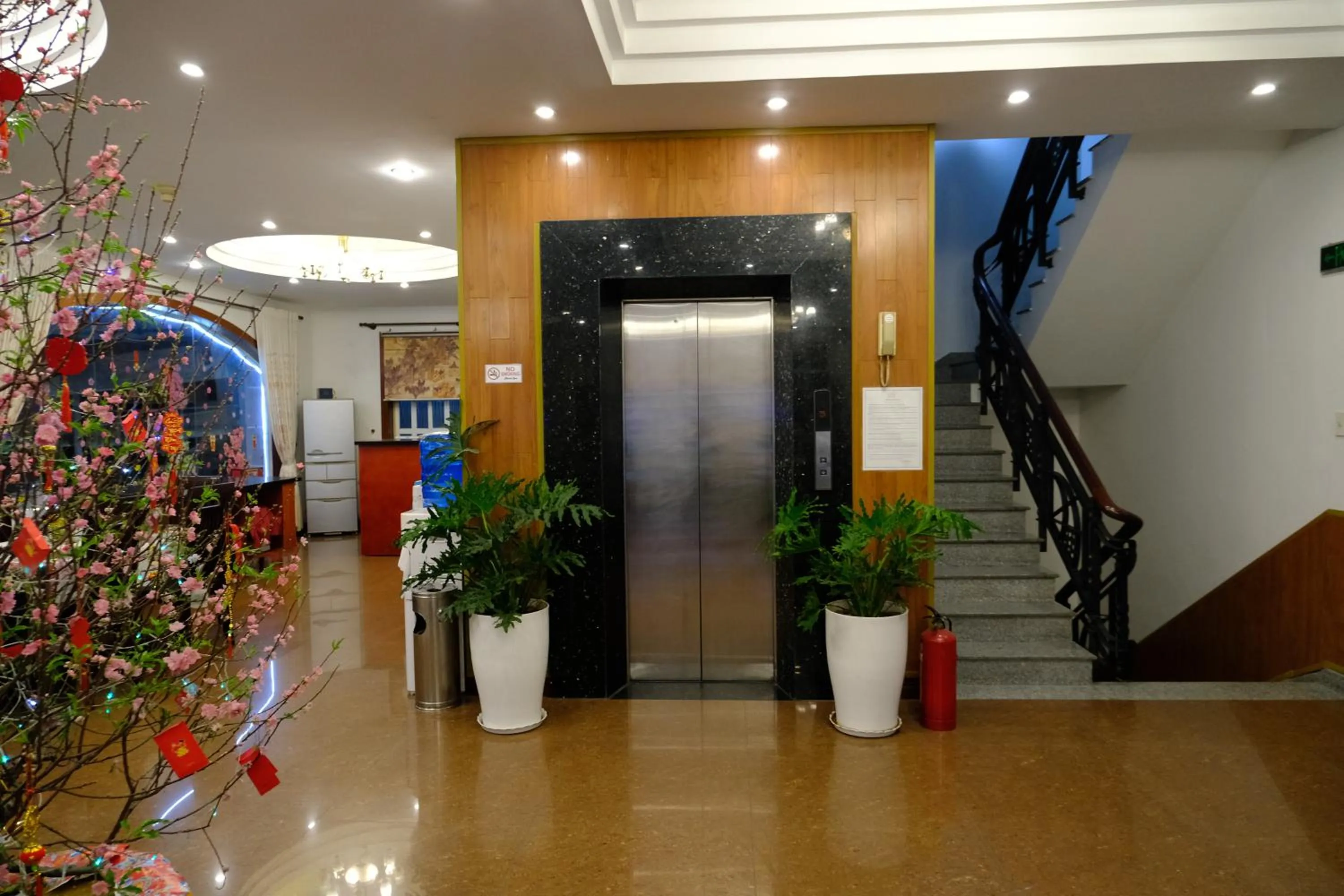 Hoa Phat Hotel & Apartment