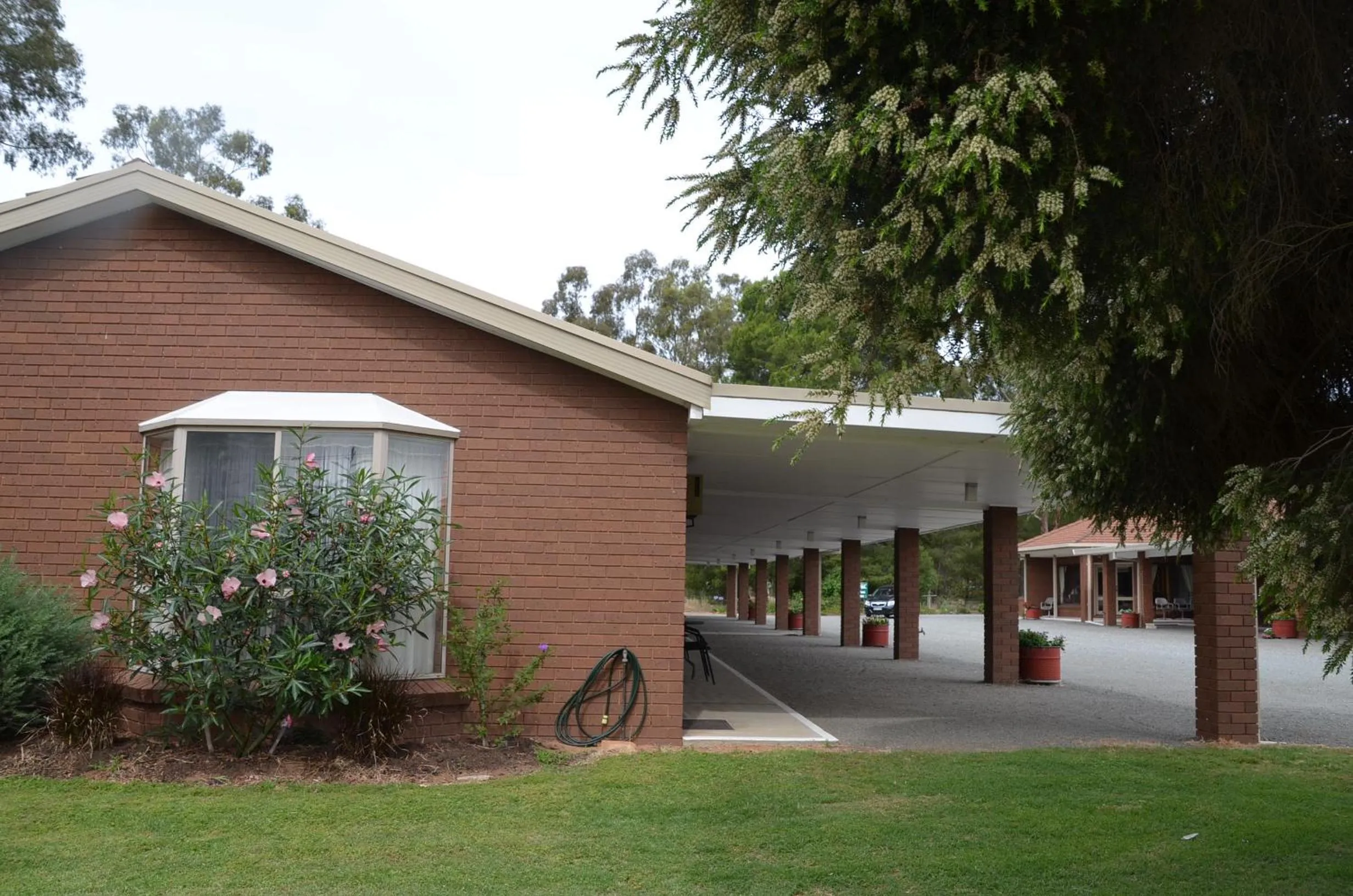 Property building in Kingswood Motel