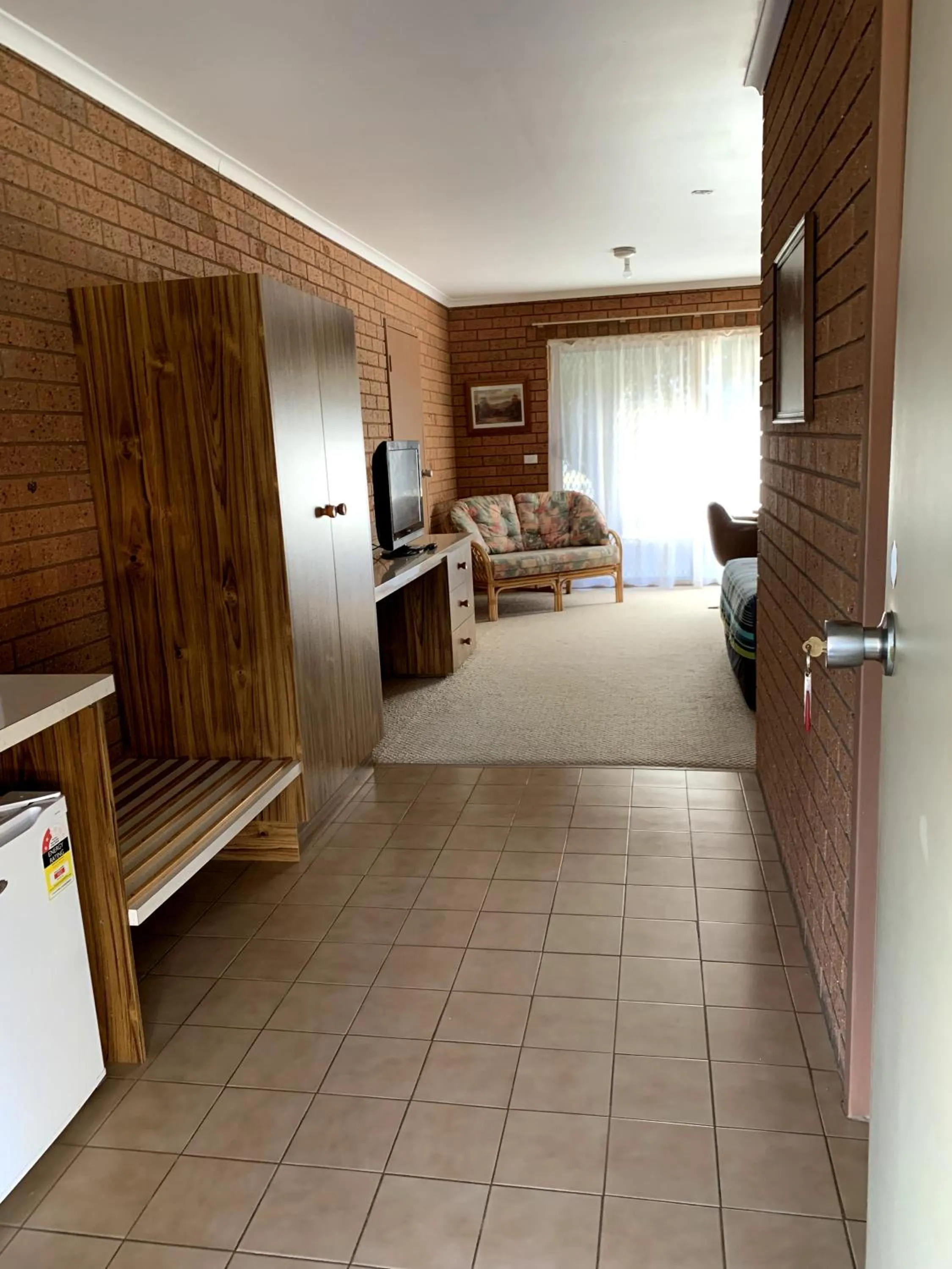 Photo of the whole room, Bed in Kingswood Motel