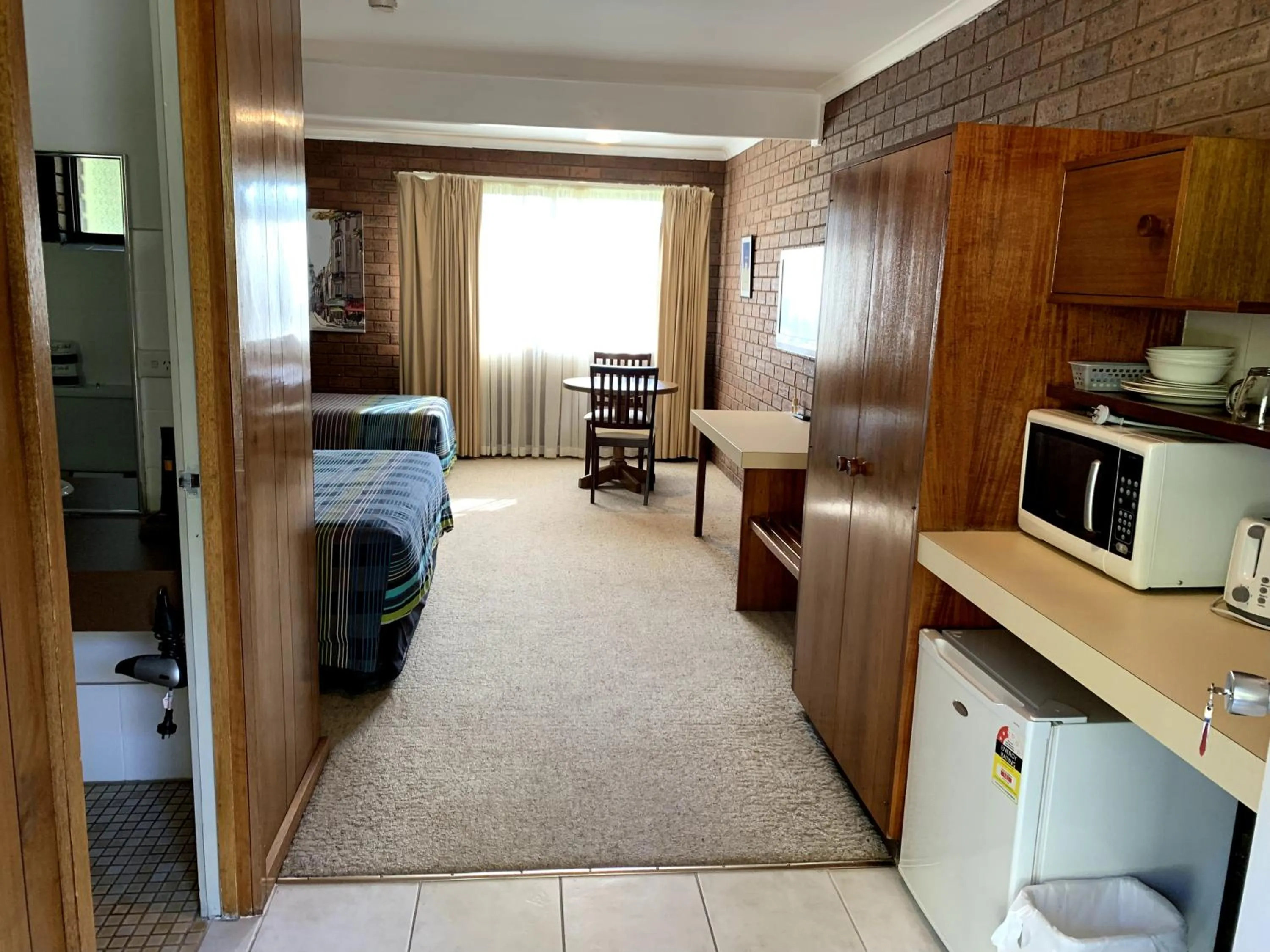 Photo of the whole room, Bed in Kingswood Motel