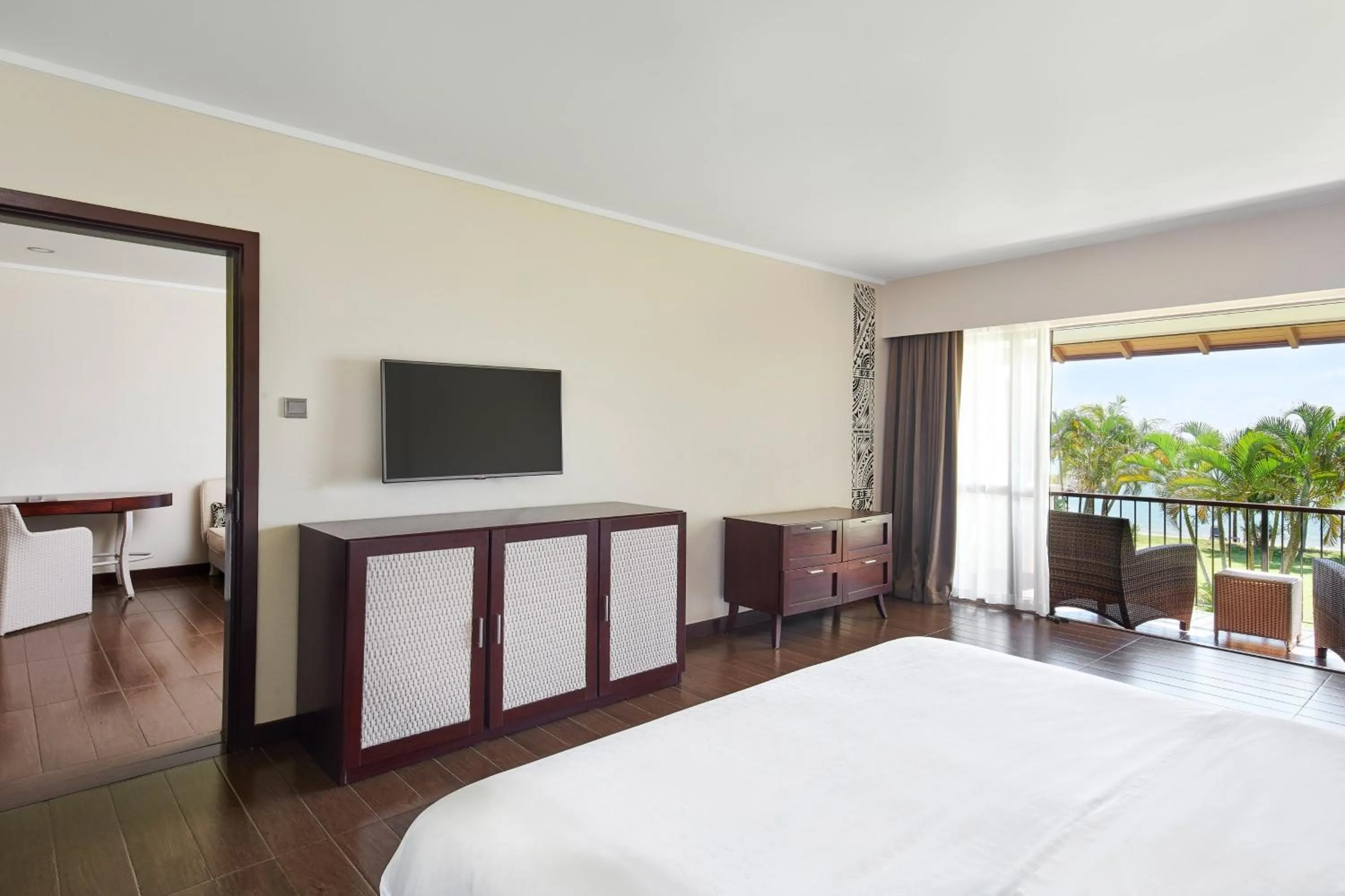 Photo of the whole room, Bed in Sheraton Samoa Beach Resort