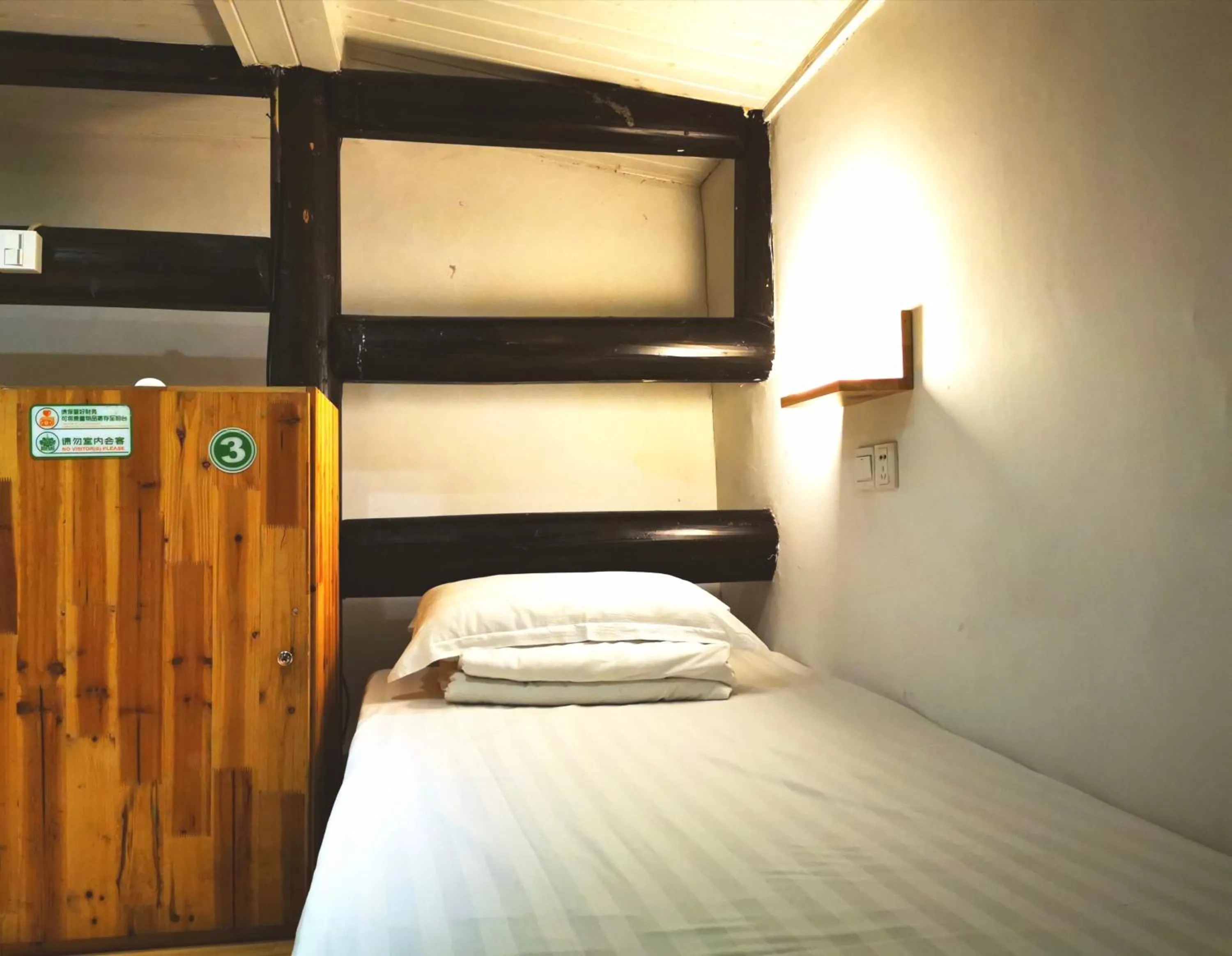 bunk bed, Bed in Hofang Guest House