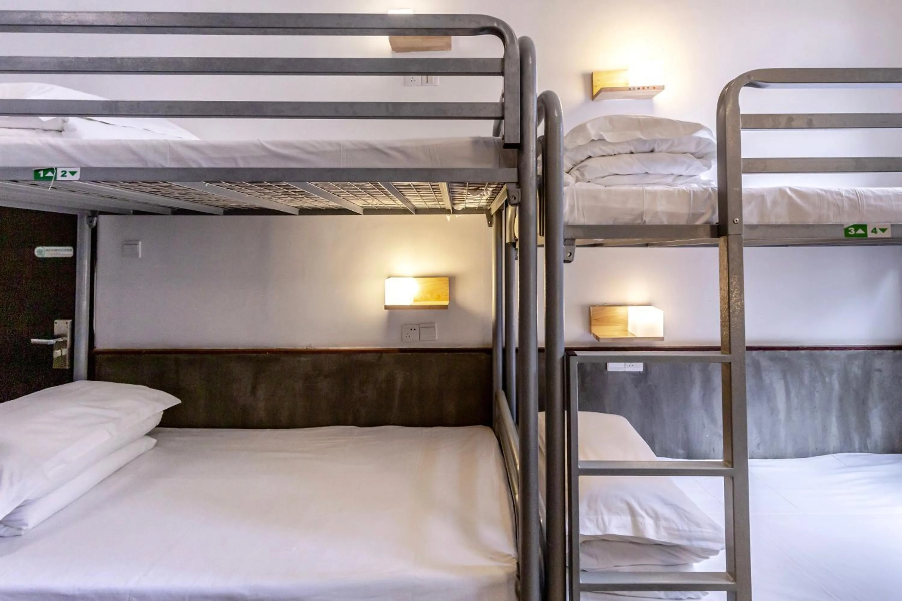 bunk bed, Bed in Hofang Guest House