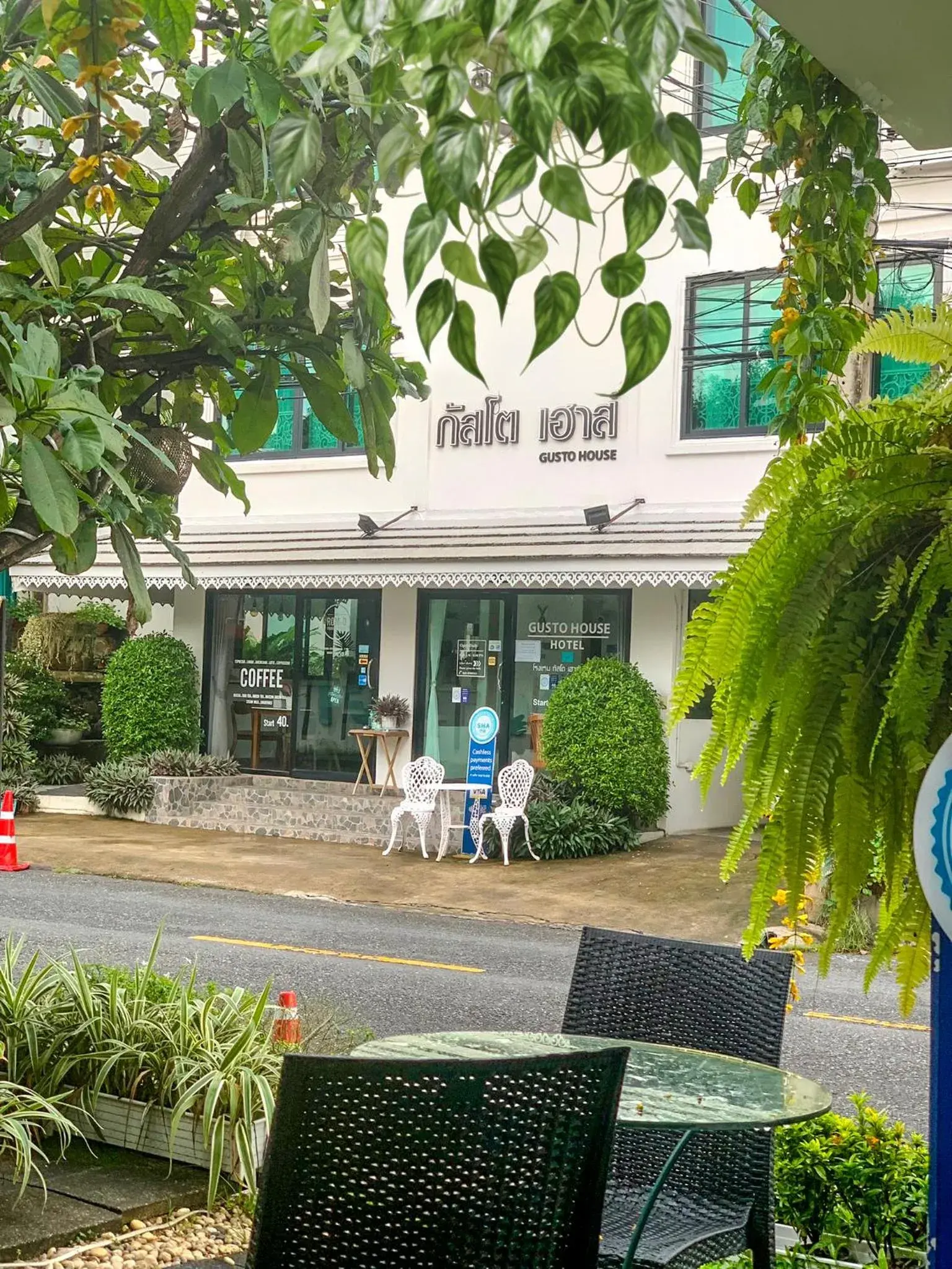 Property building in Gusto House Property building in Gusto House