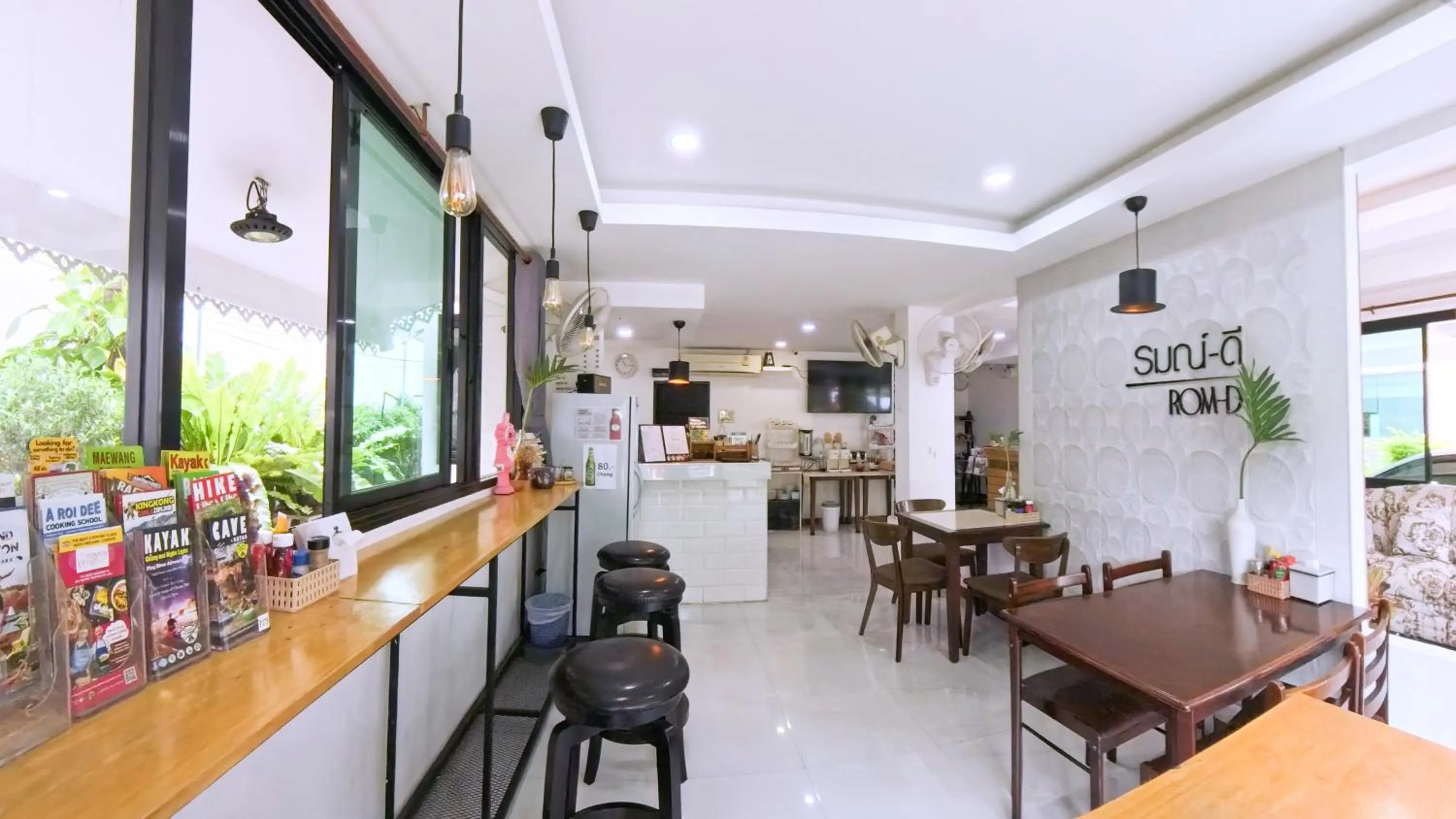 Restaurant/places to eat in Gusto House