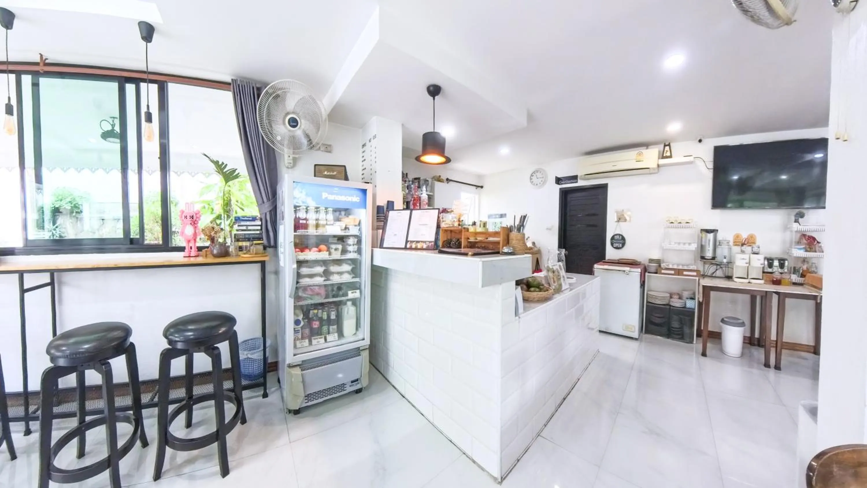 Restaurant/places to eat in Gusto House