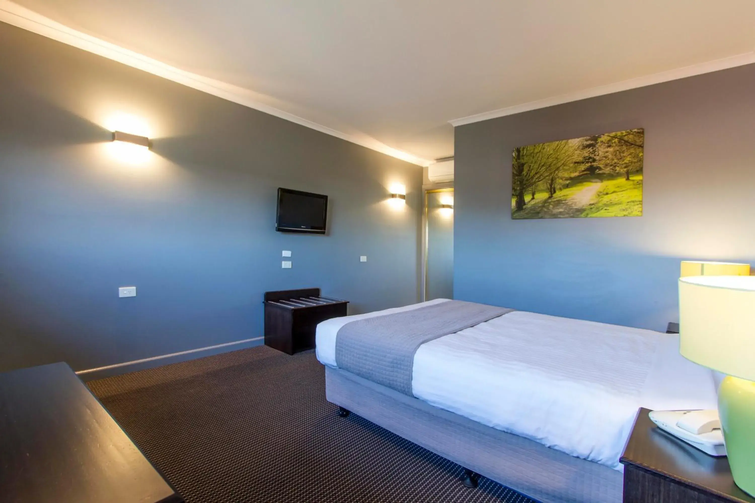 Bed in Sunshine Motor Inn Bed in Sunshine Motor Inn