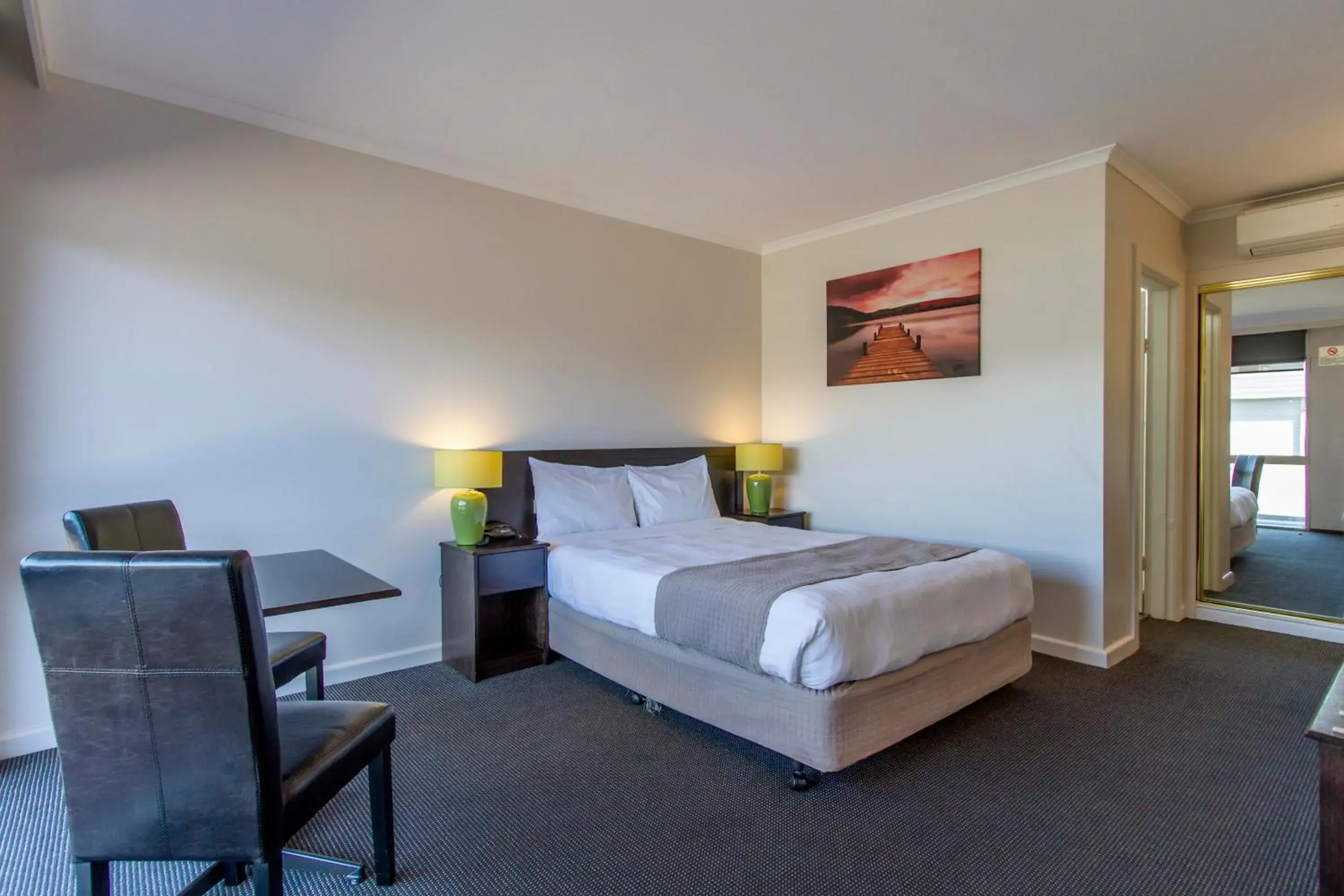 Bed in Sunshine Motor Inn Bed in Sunshine Motor Inn