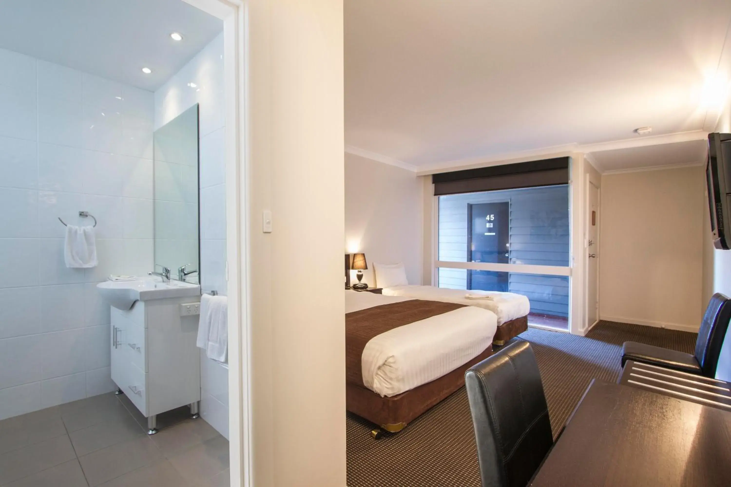 Bed in Sunshine Motor Inn Bed in Sunshine Motor Inn