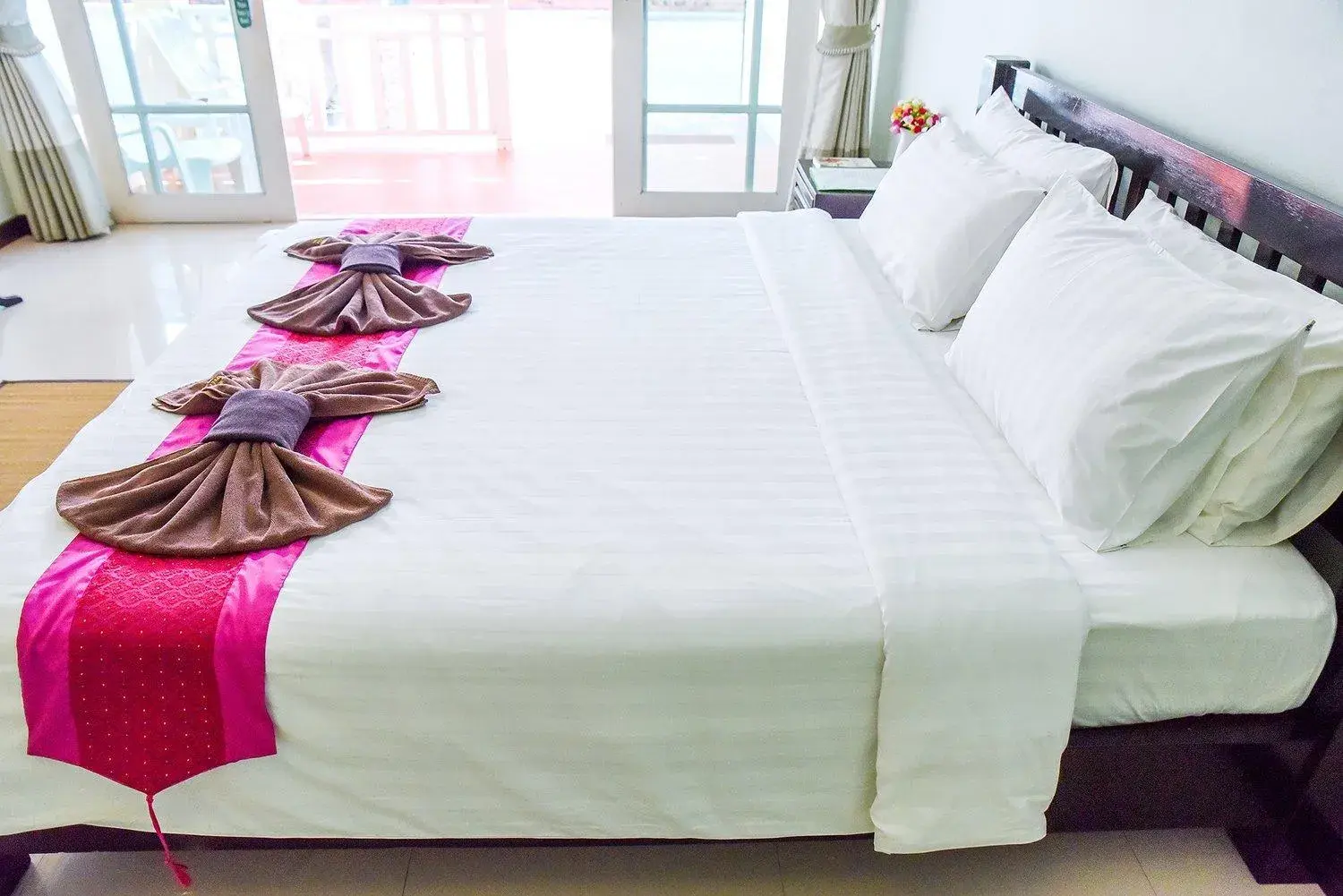 Restaurant/places to eat, Bed in Ananda Villa - SHA Plus Restaurant/places to eat, Bed in Ananda Villa - SHA Plus