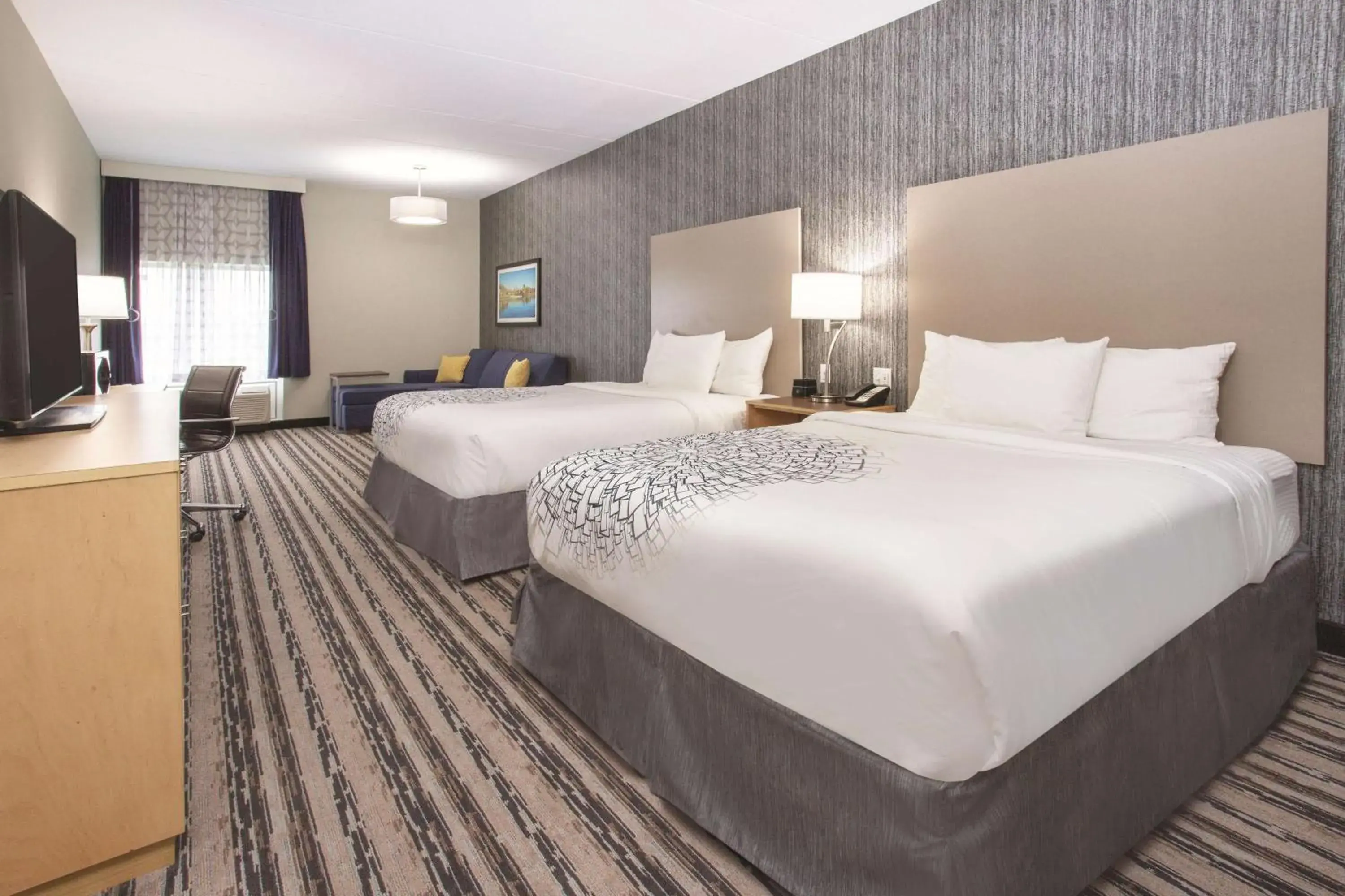 Photo of the whole room, Bed in La Quinta by Wyndham Buffalo Amherst Photo of the whole room, Bed in La Quinta by Wyndham Buffalo Amherst