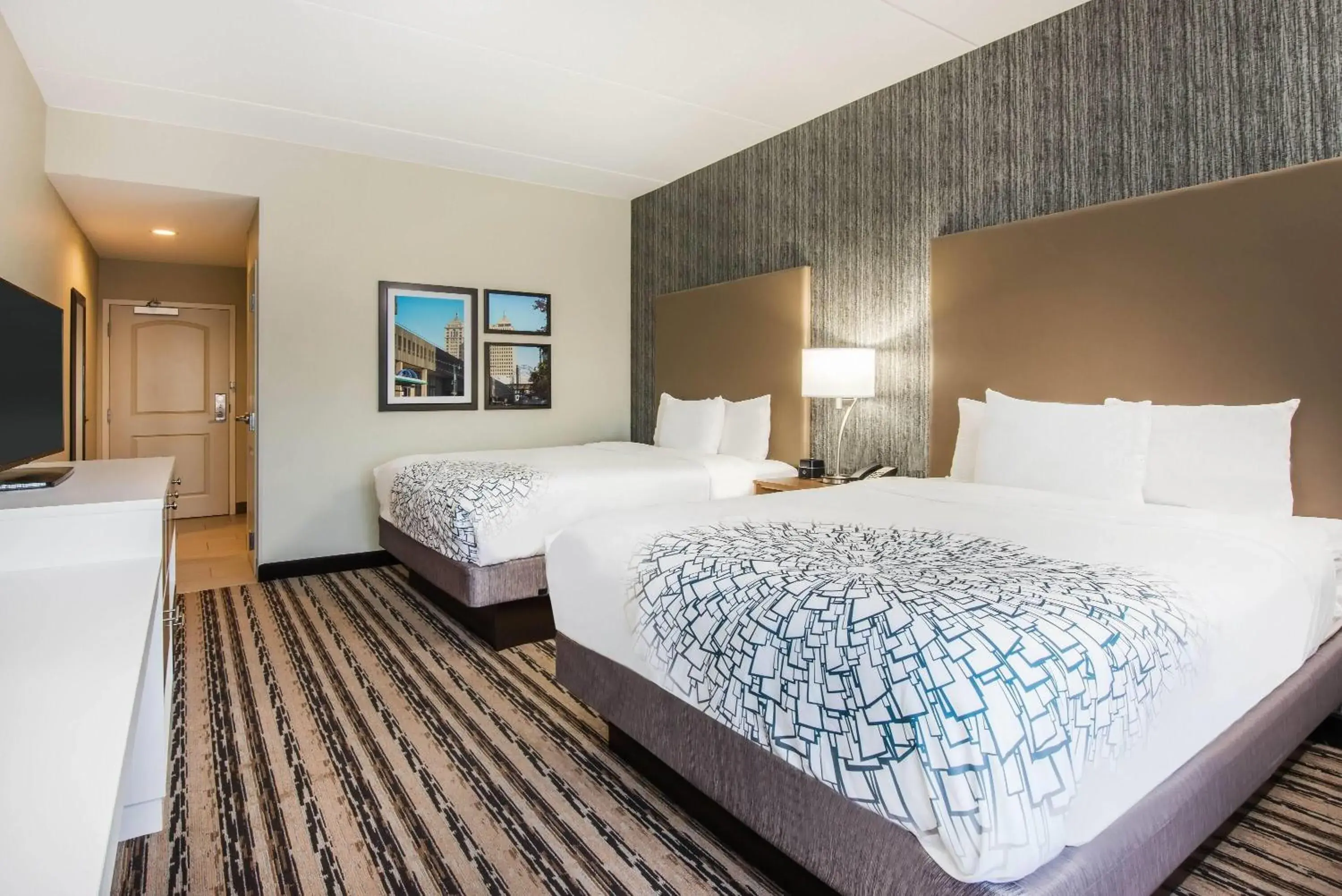 Photo of the whole room, Bed in La Quinta by Wyndham Buffalo Amherst Photo of the whole room, Bed in La Quinta by Wyndham Buffalo Amherst