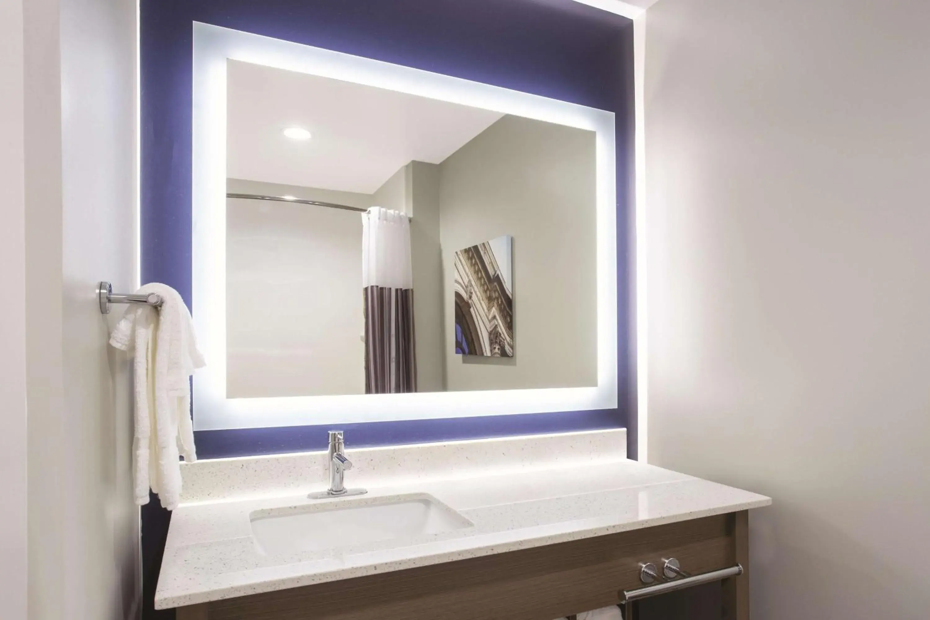 Photo of the whole room in La Quinta by Wyndham Buffalo Amherst Photo of the whole room in La Quinta by Wyndham Buffalo Amherst