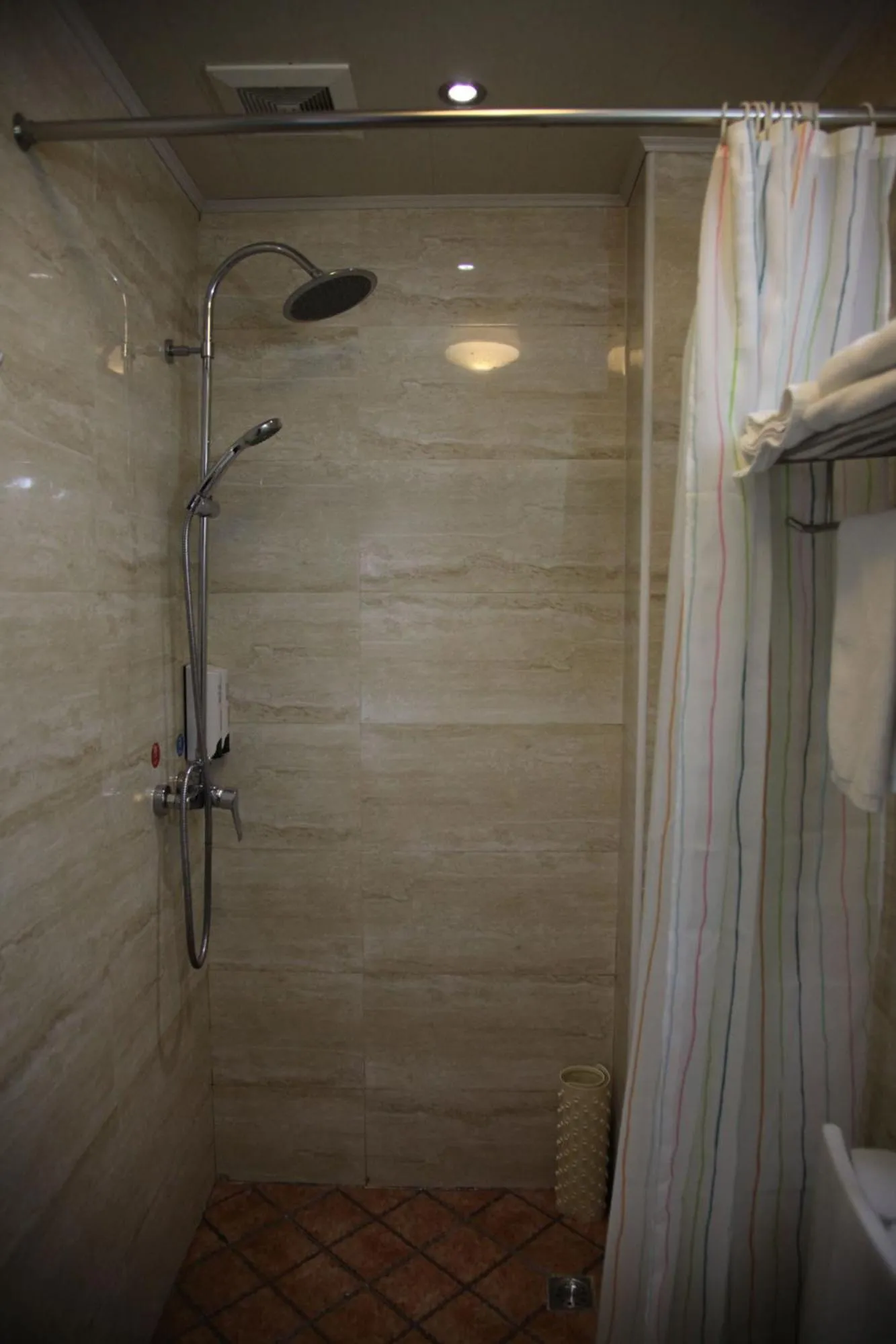 Shower in Shanghai Fish Inn Bund