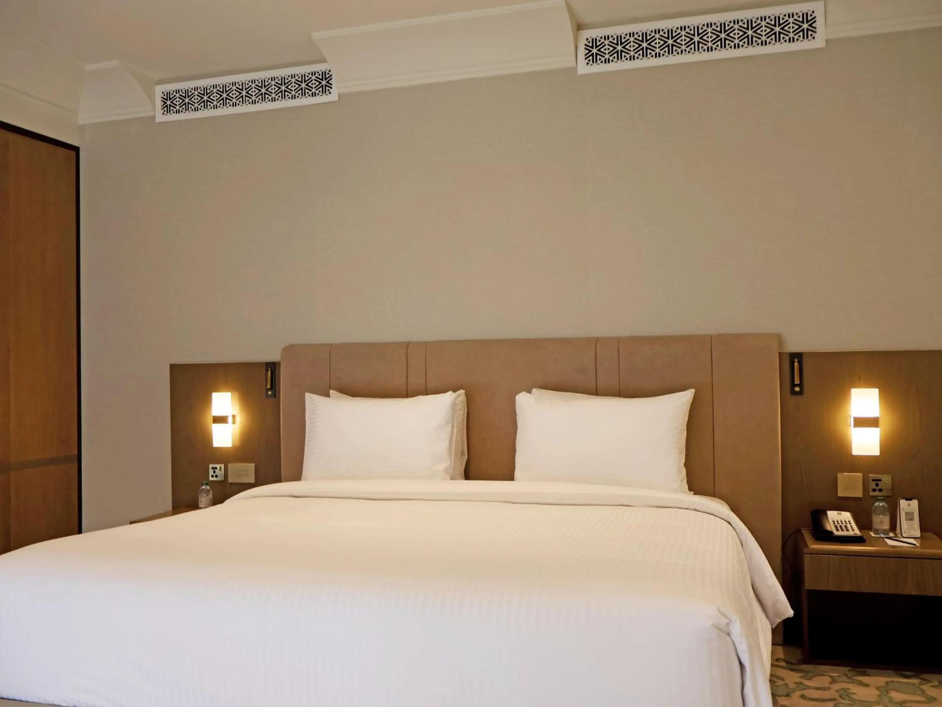 Bed in The Tower Plaza Hotel Dubai