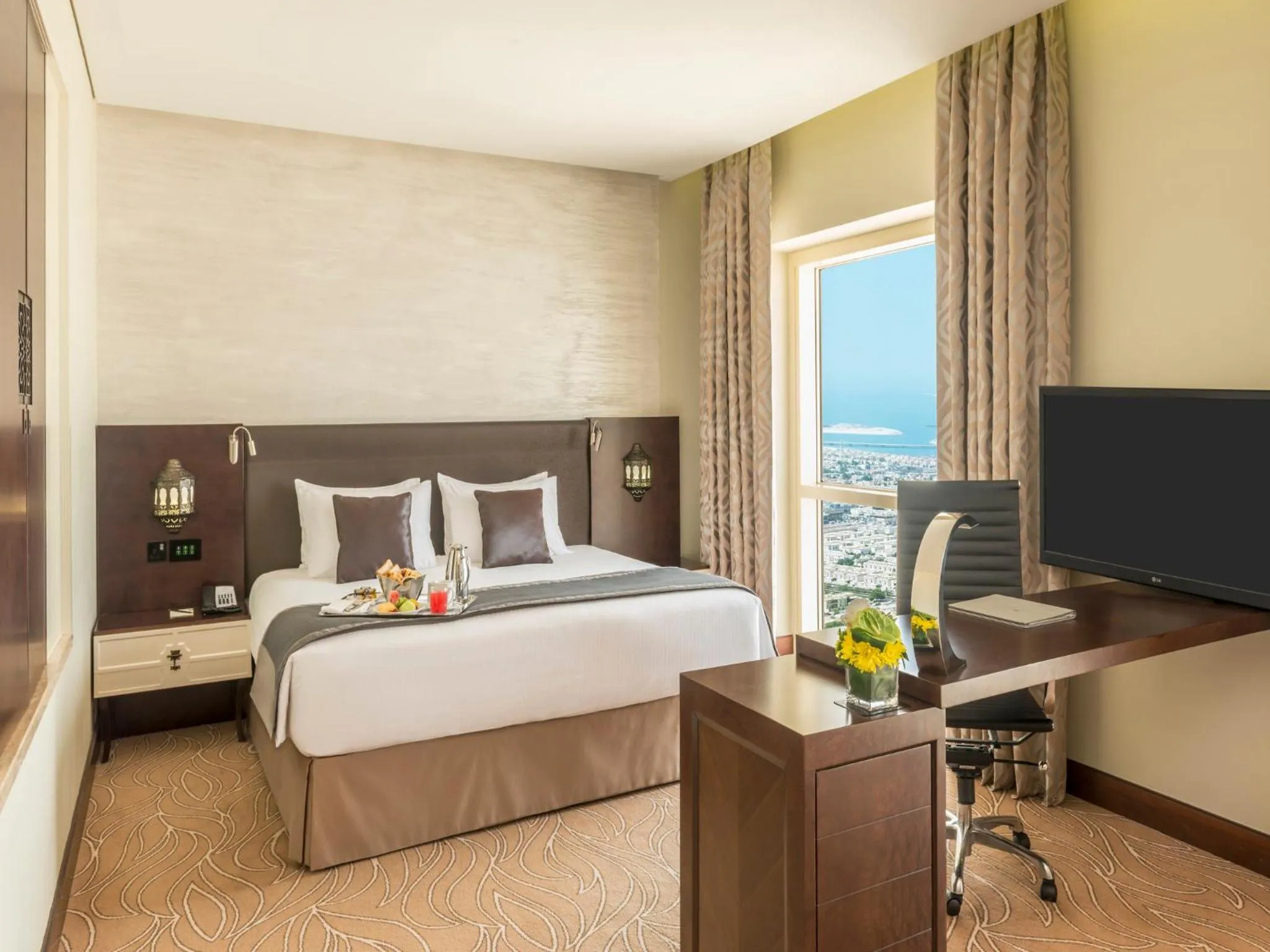 Bed in The Tower Plaza Hotel Dubai