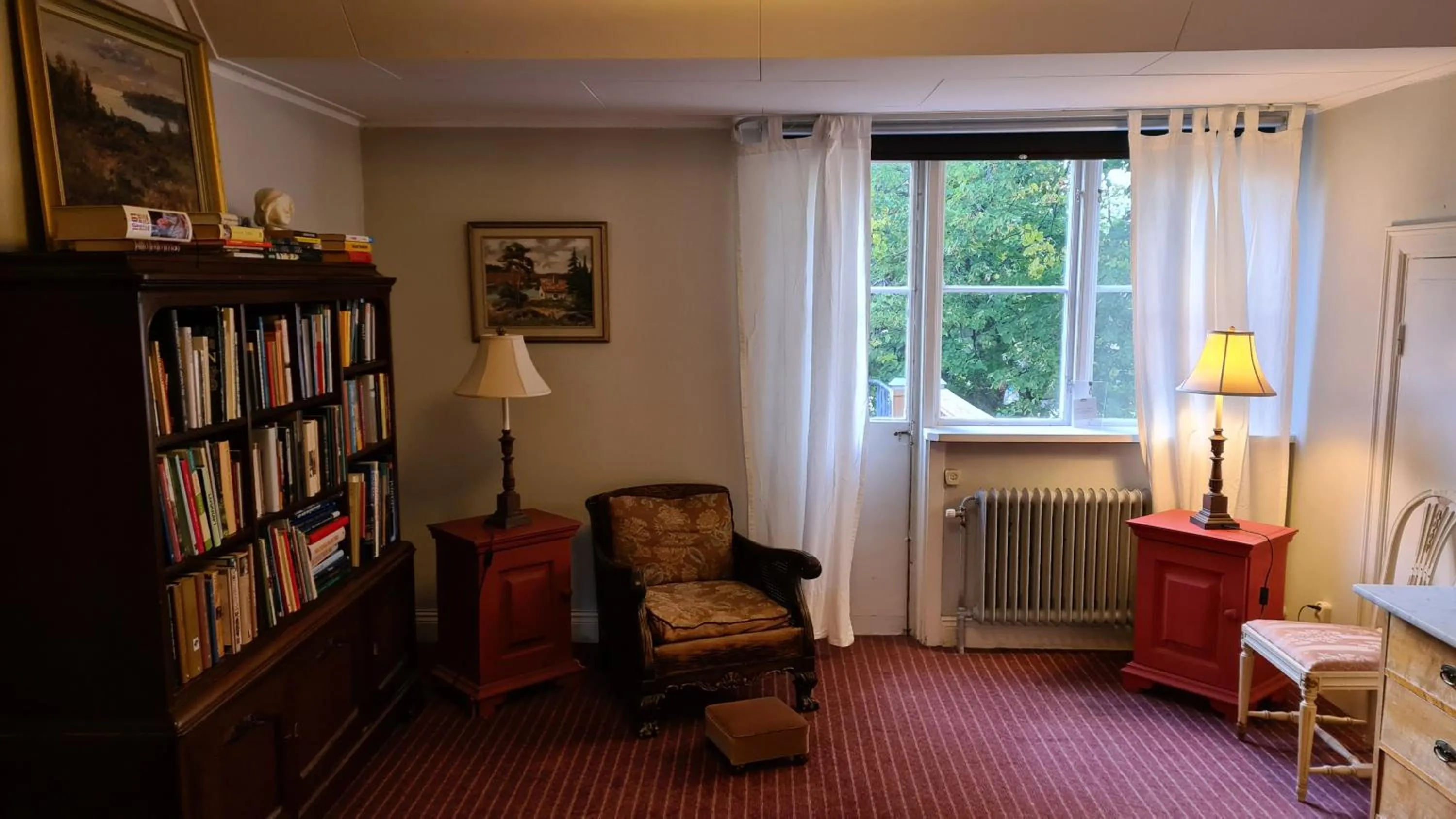 Communal lounge/ TV room in Kolbäcks Gästgivaregård