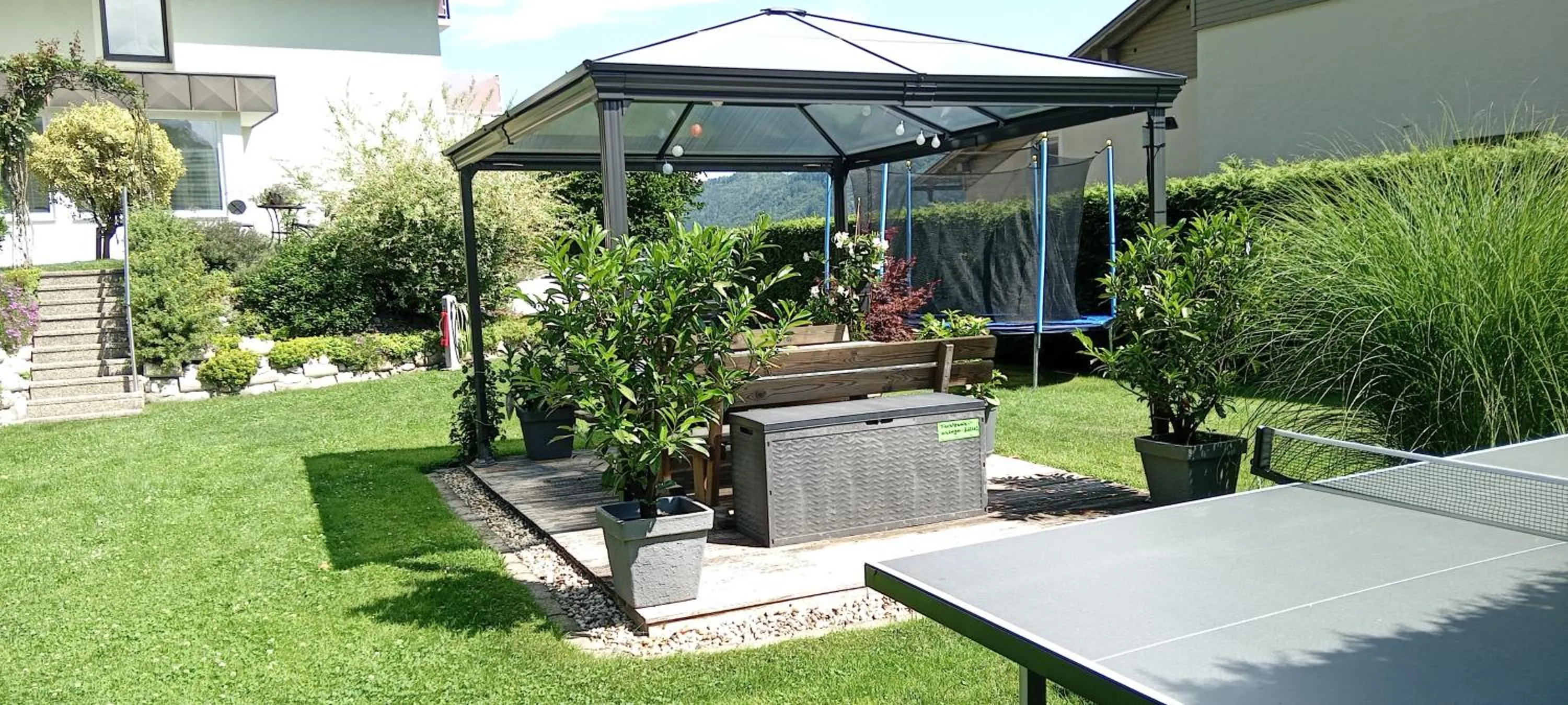 Garden view in Gästehaus Tarmann