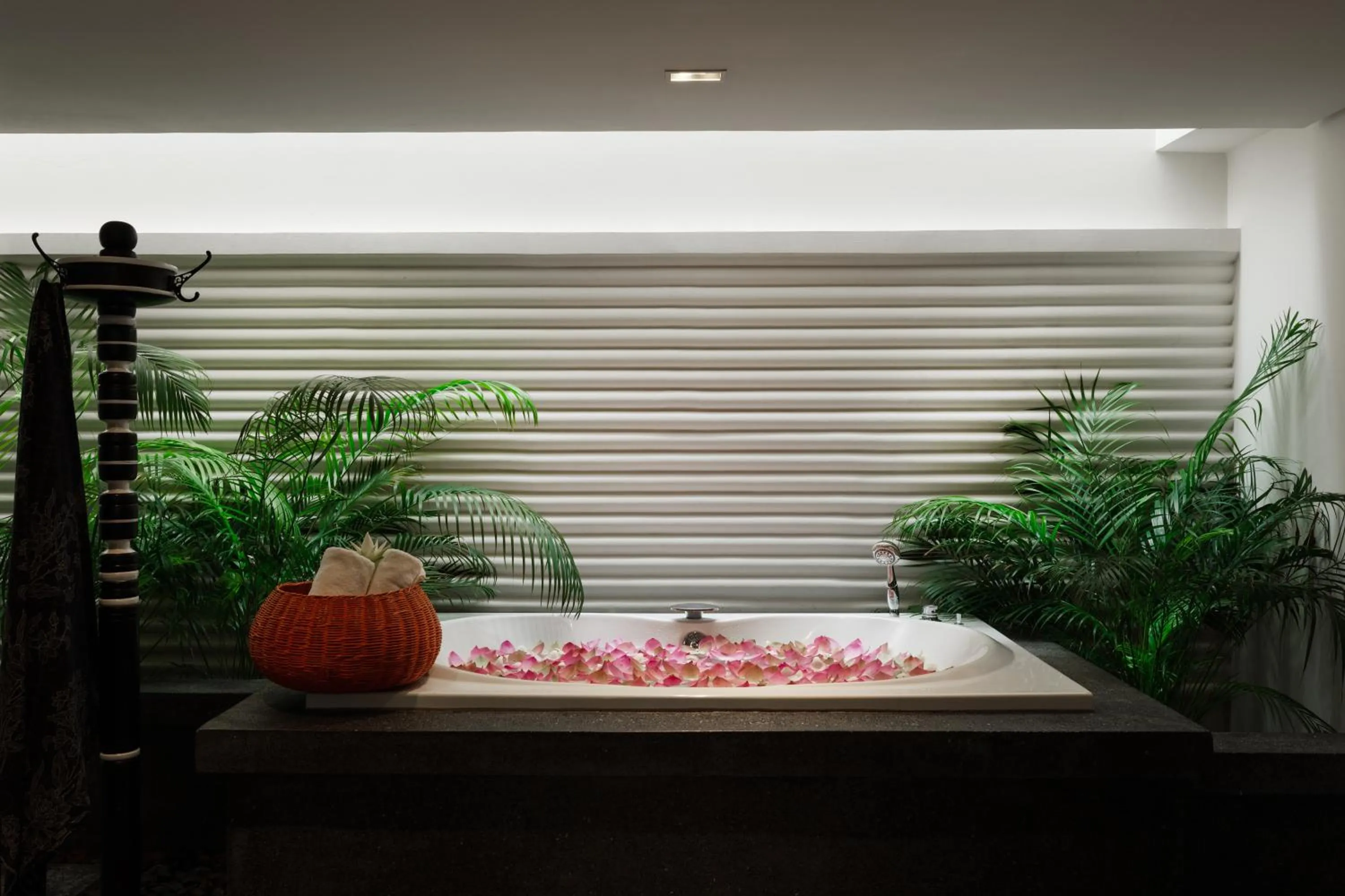 Bath in Shinta Mani Angkor