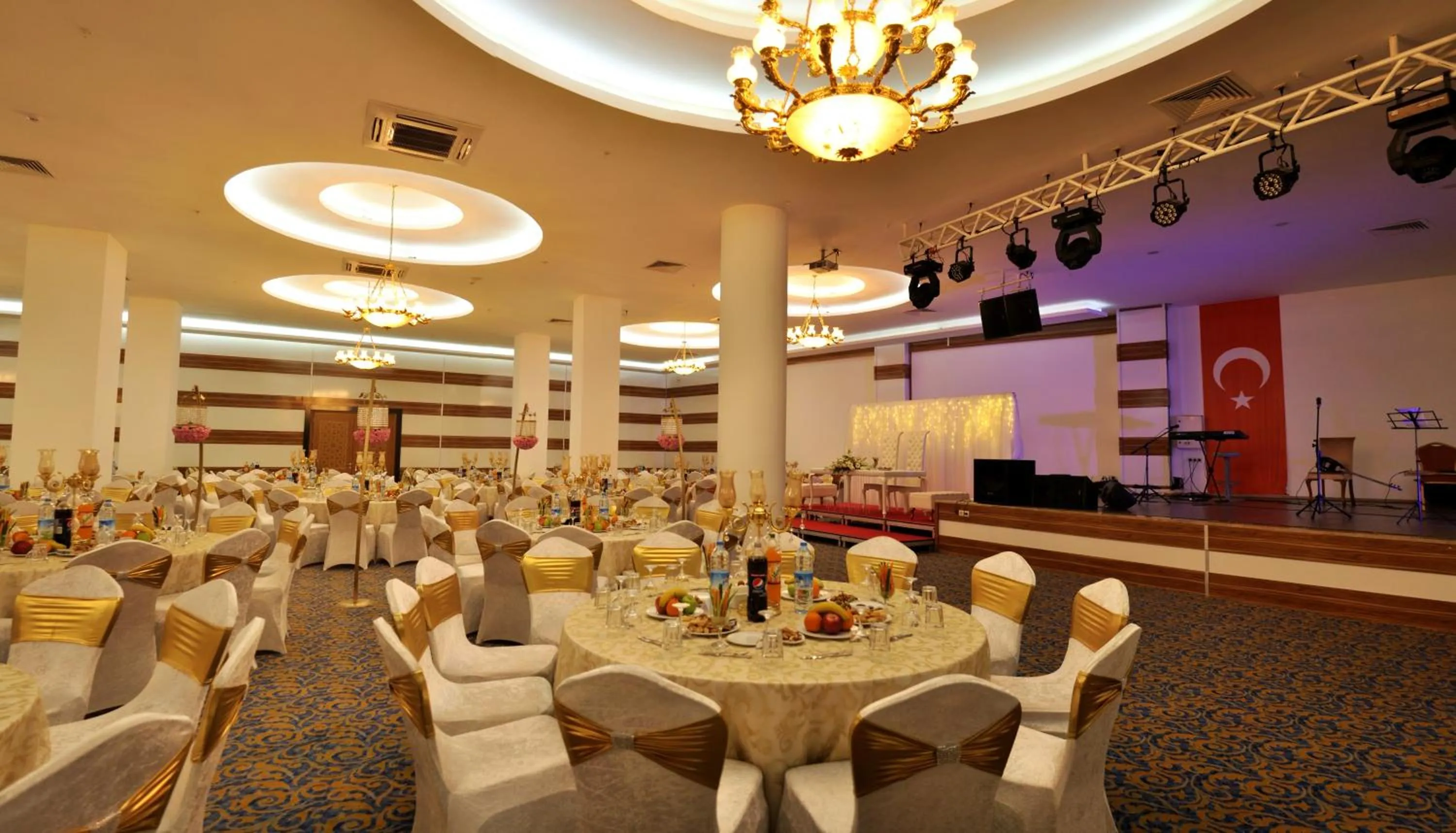 Banquet/Function facilities in Demosan Hotel