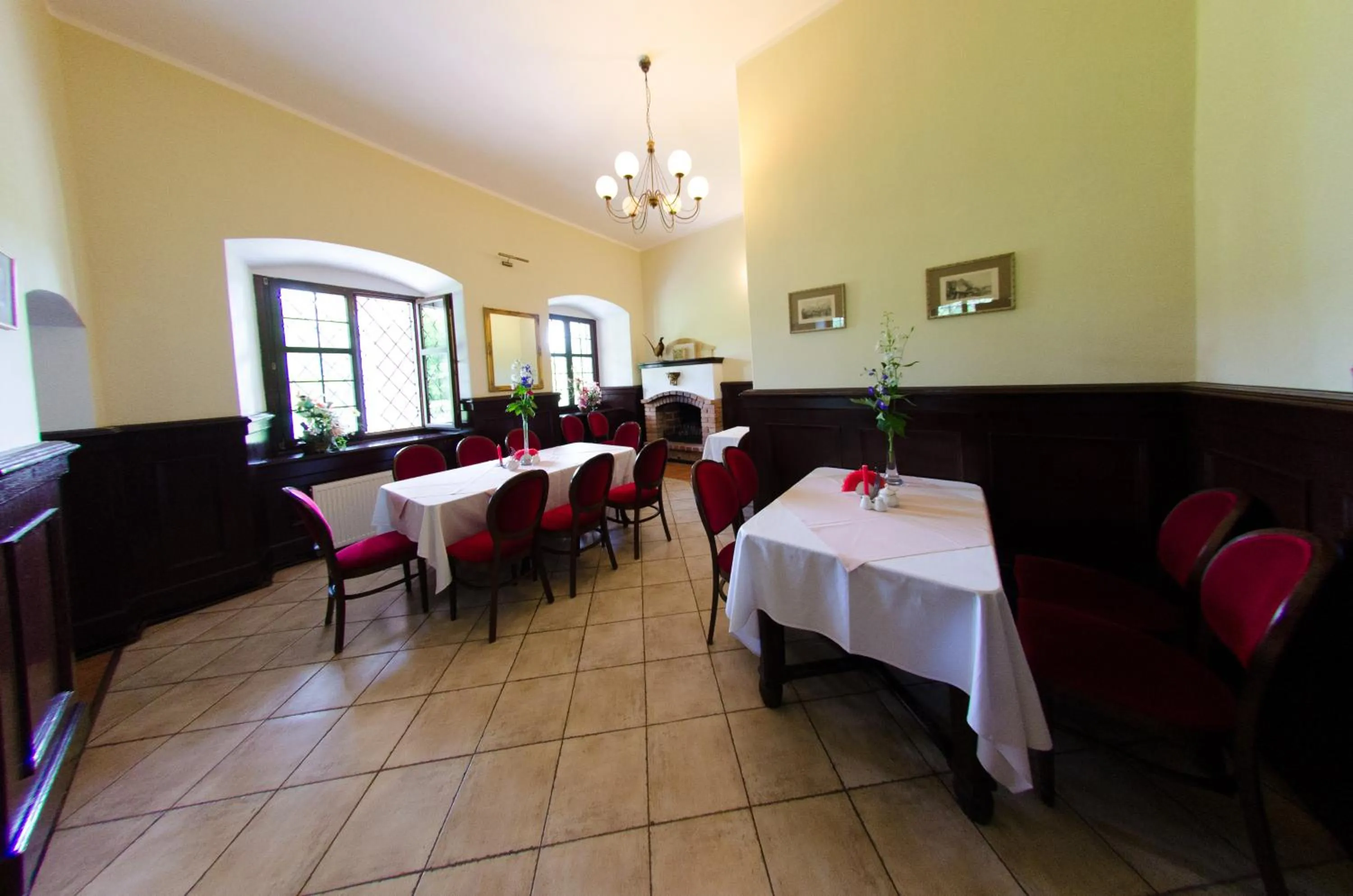 Restaurant/places to eat in Pałac Krobielowice