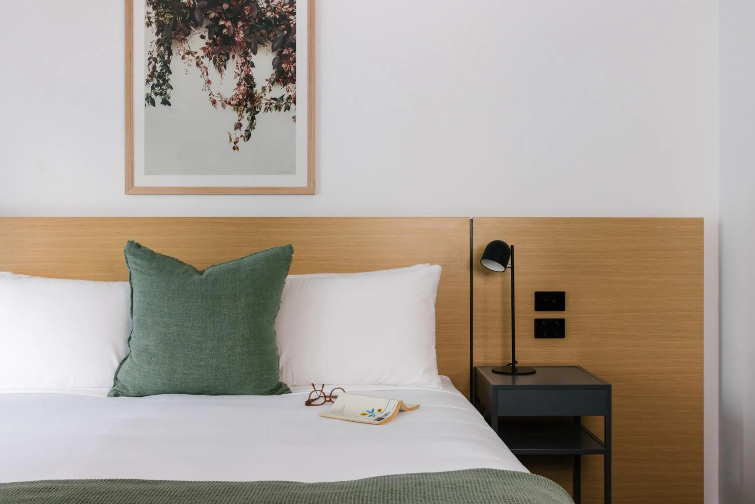 Photo of the whole room, Bed in Song Hotel Sydney