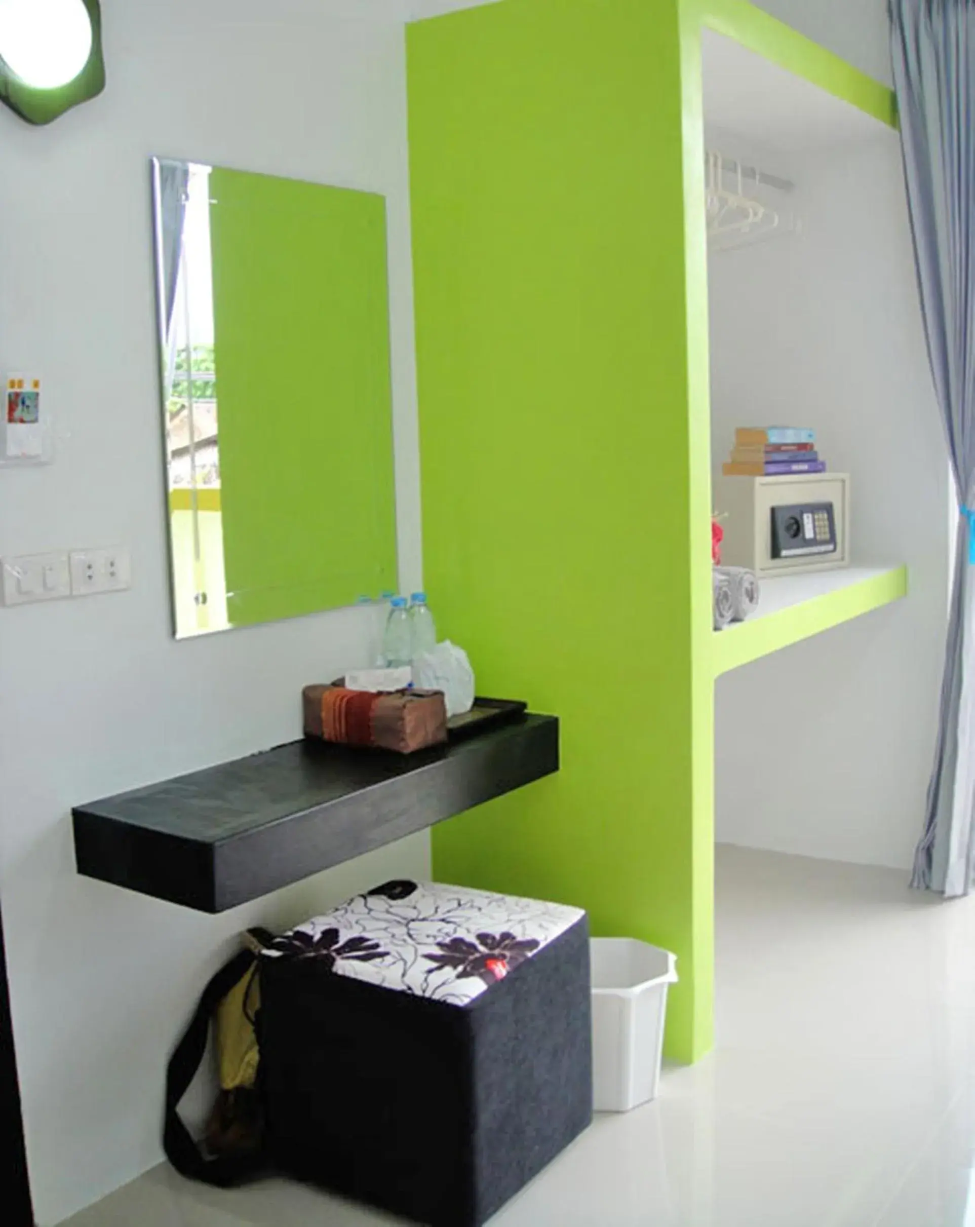 Decorative detail in Harmony Bed & Bakery Decorative detail in Harmony Bed & Bakery