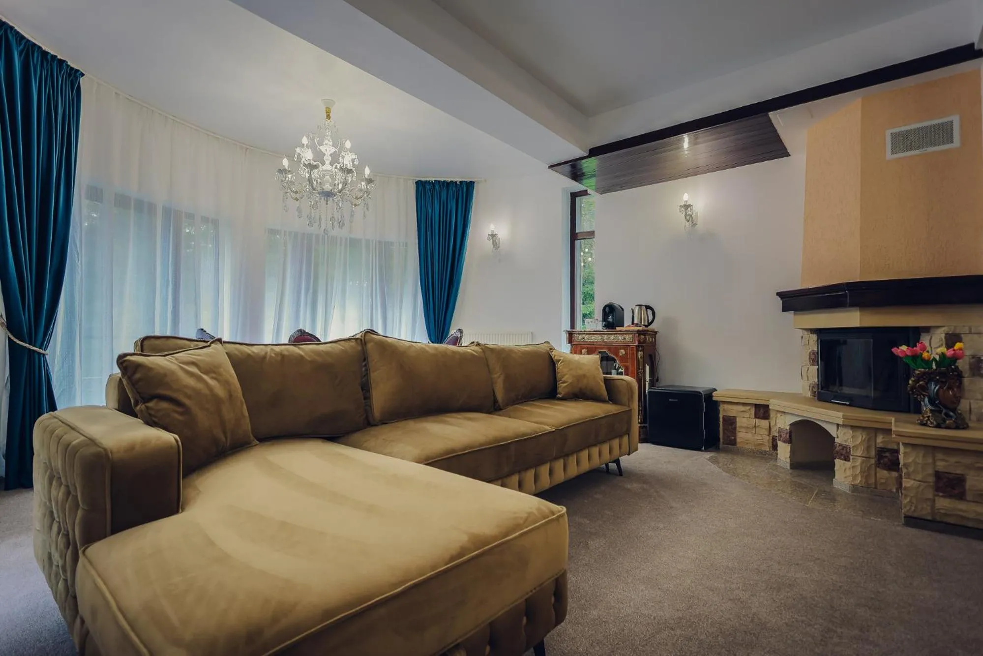 Royal Apartment with Garden in Villa Tom