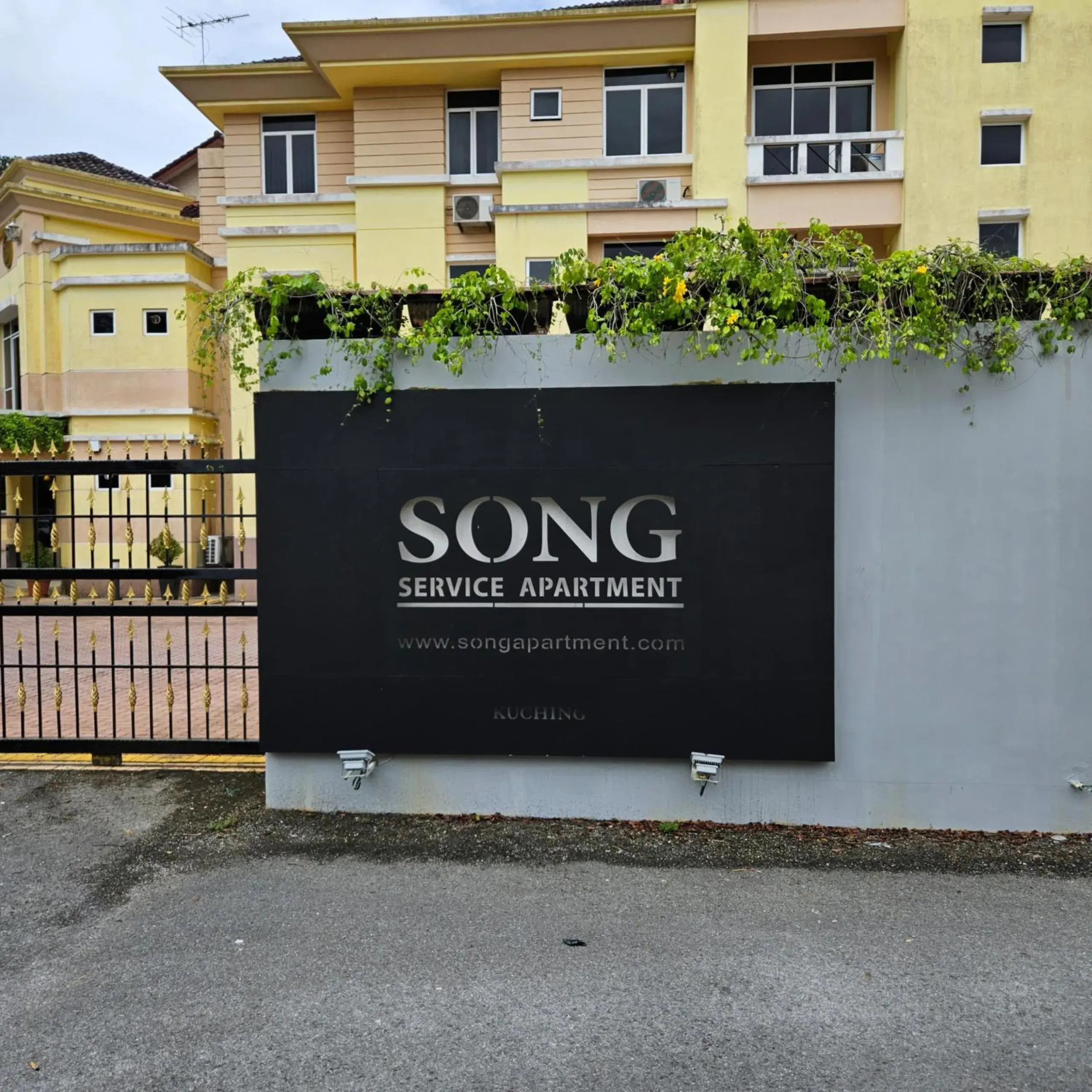 Property building in Song Service Apartment formerly known as Jinhold Service Apartment Property building in Song Service Apartment formerly known as Jinhold Service Apartment