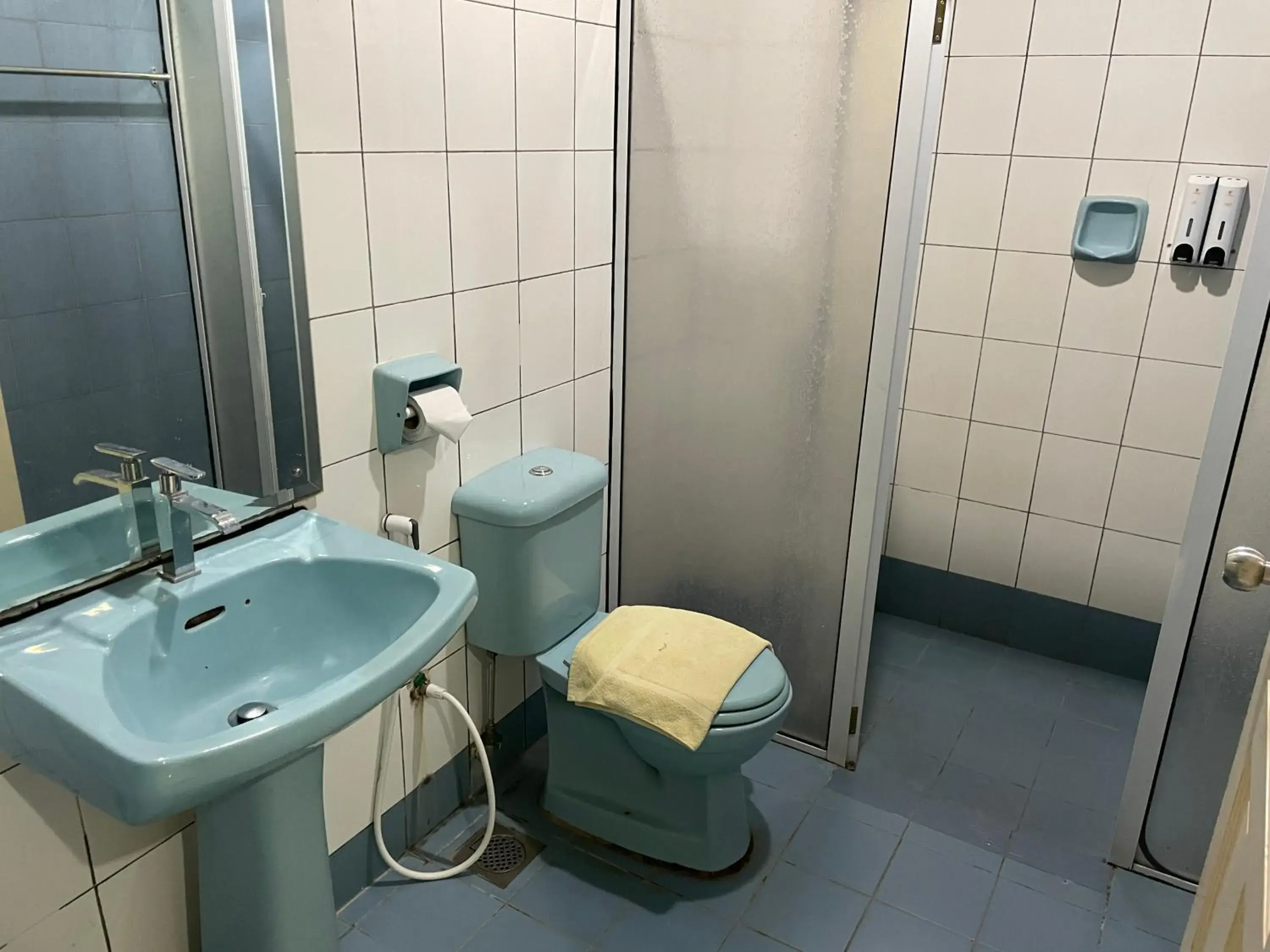 Shower in Song Service Apartment formerly known as Jinhold Service Apartment Shower in Song Service Apartment formerly known as Jinhold Service Apartment