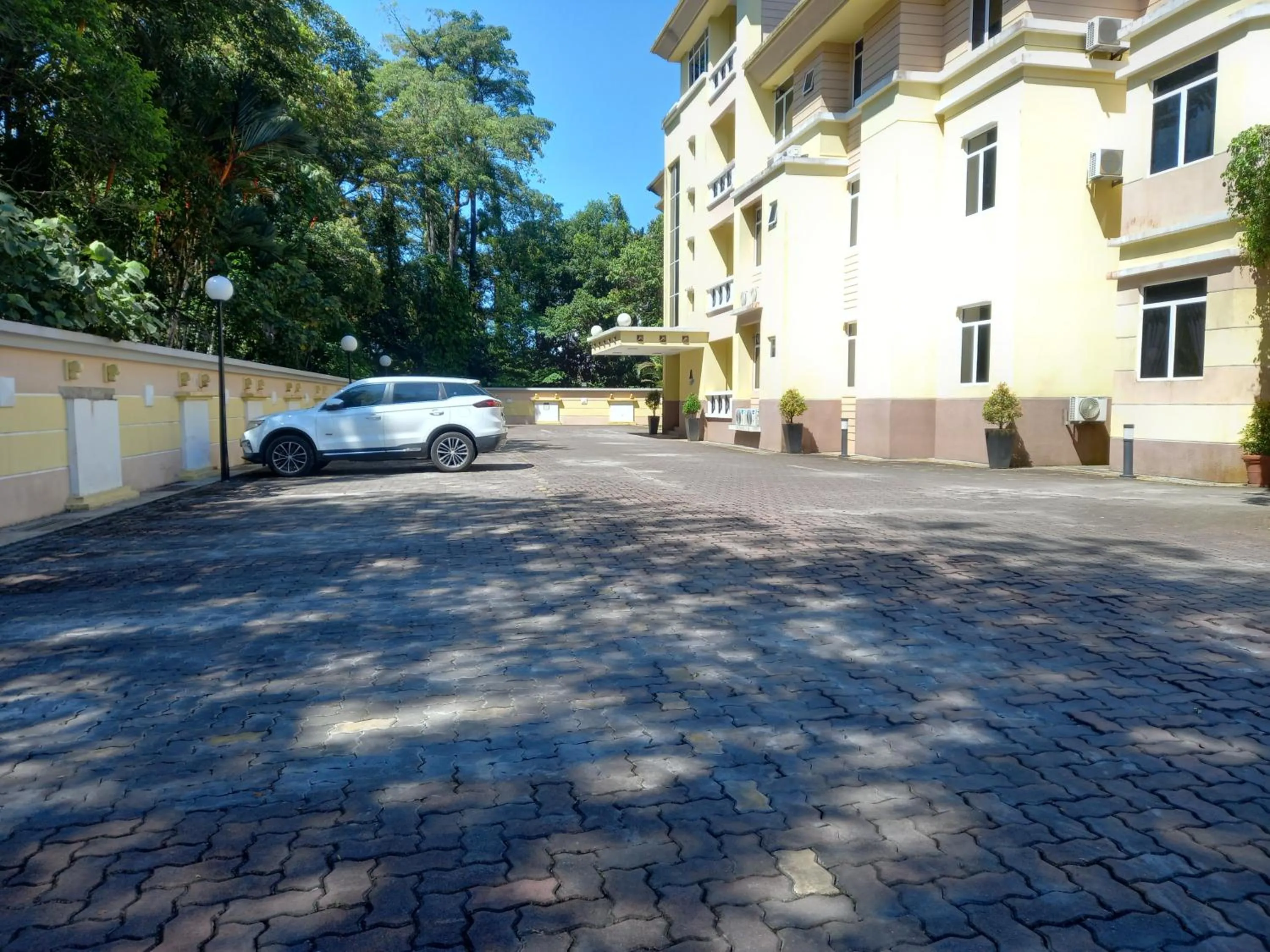 Parking in Song Service Apartment formerly known as Jinhold Service Apartment