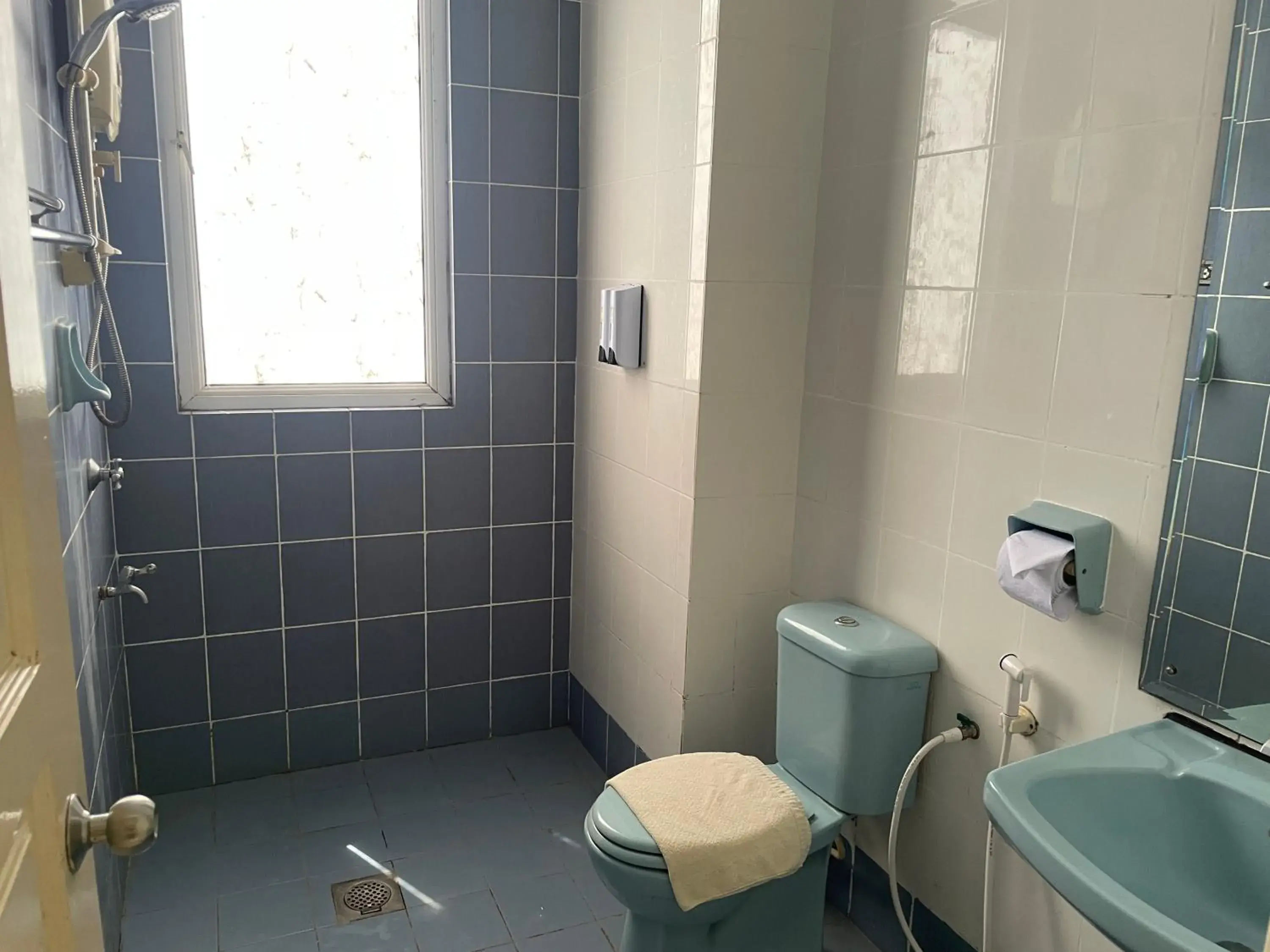 Shower in Song Service Apartment formerly known as Jinhold Service Apartment Shower in Song Service Apartment formerly known as Jinhold Service Apartment