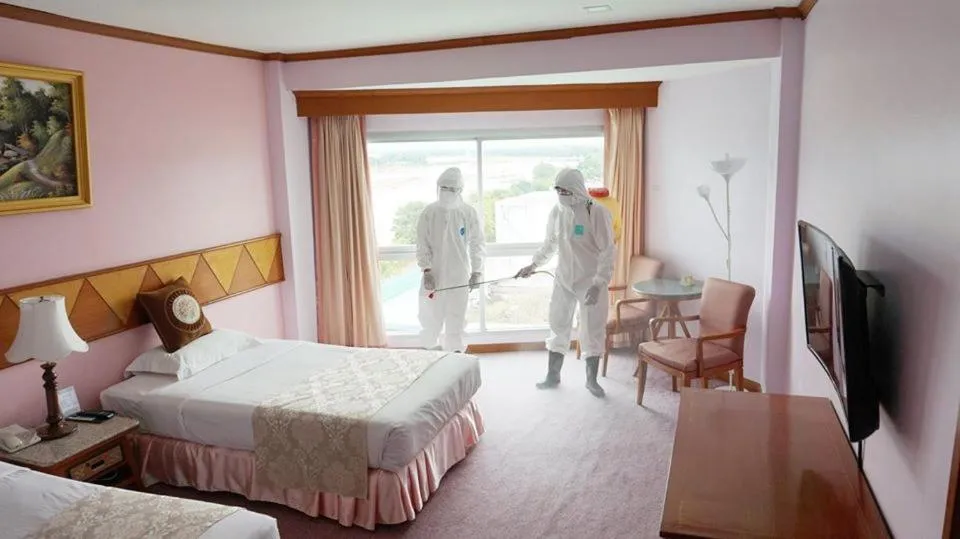 Staff, Bed in Viang Tak Riverside Hotel