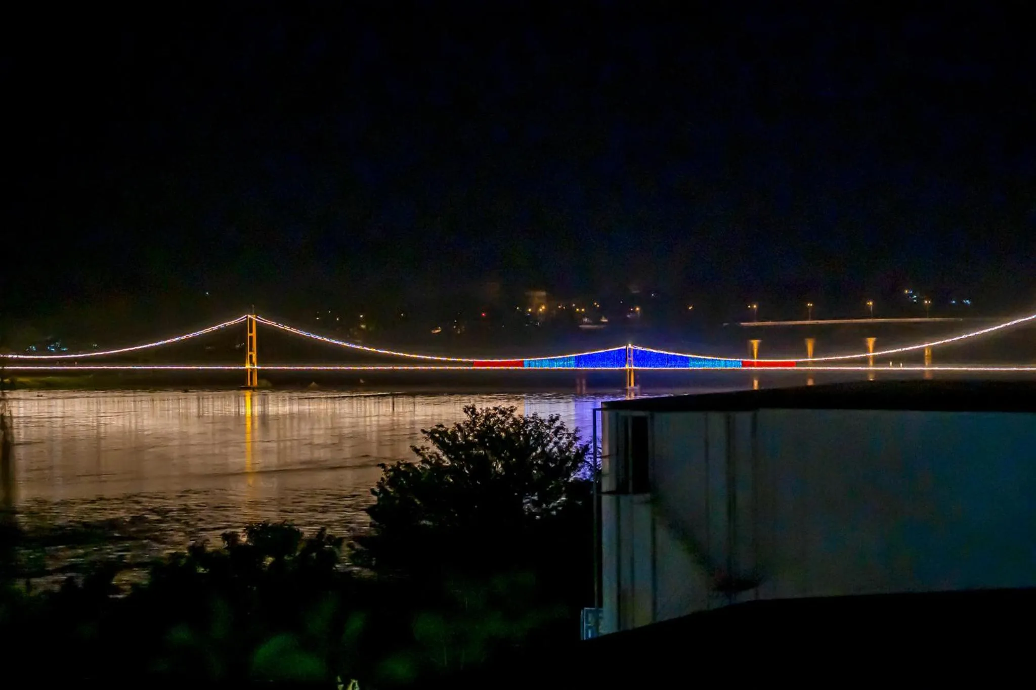 Viang Tak Riverside Hotel