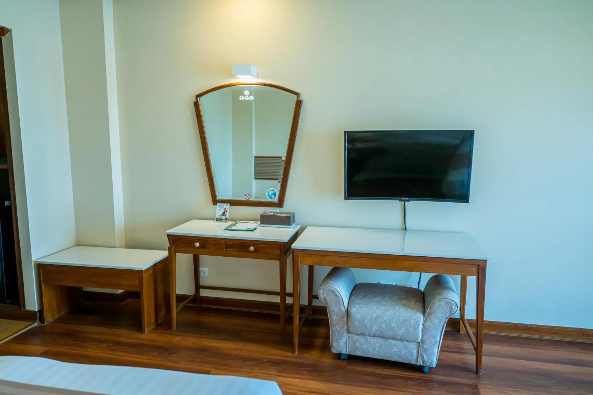 Viang Tak Riverside Hotel