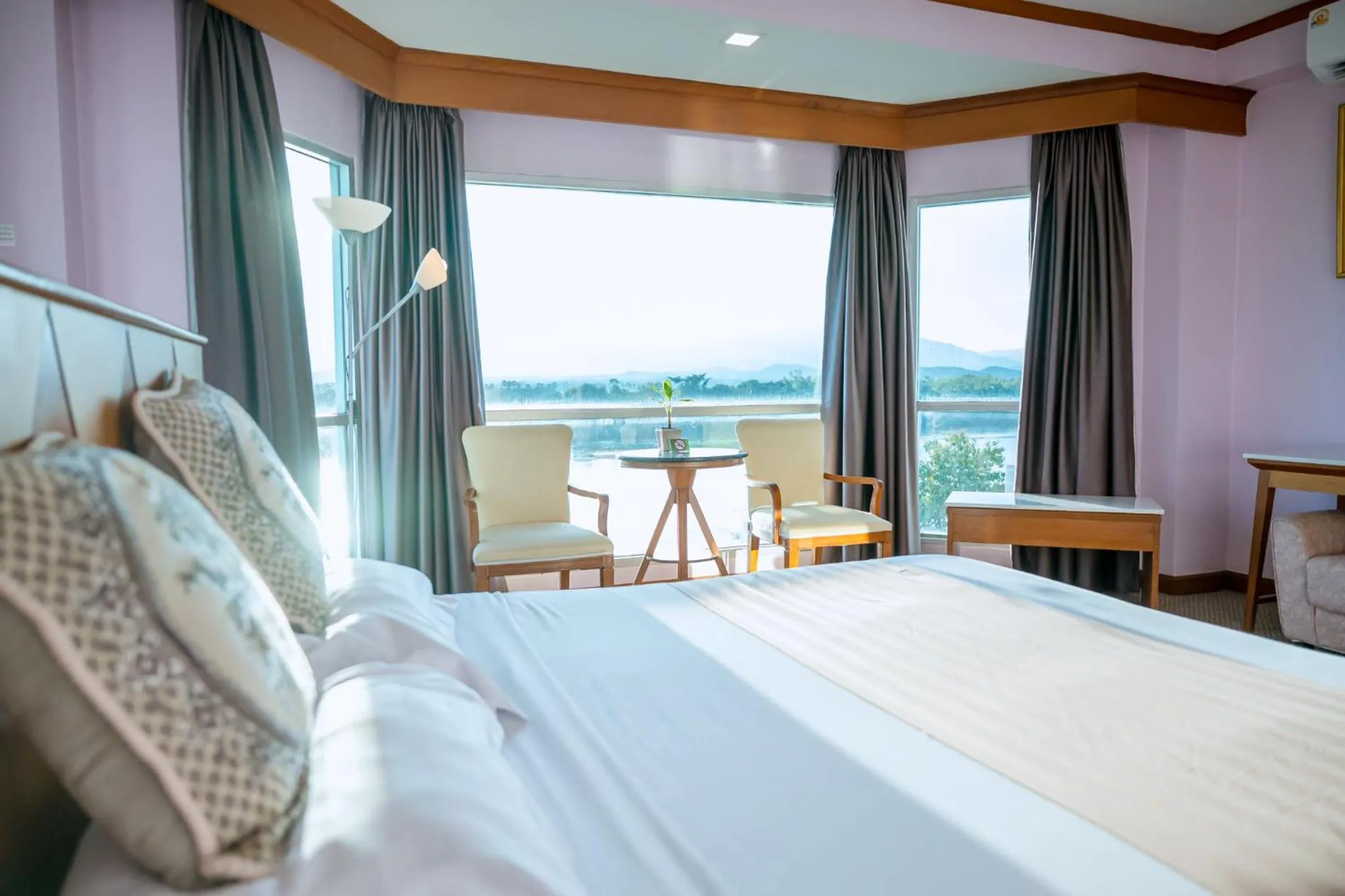 Bed in Viang Tak Riverside Hotel