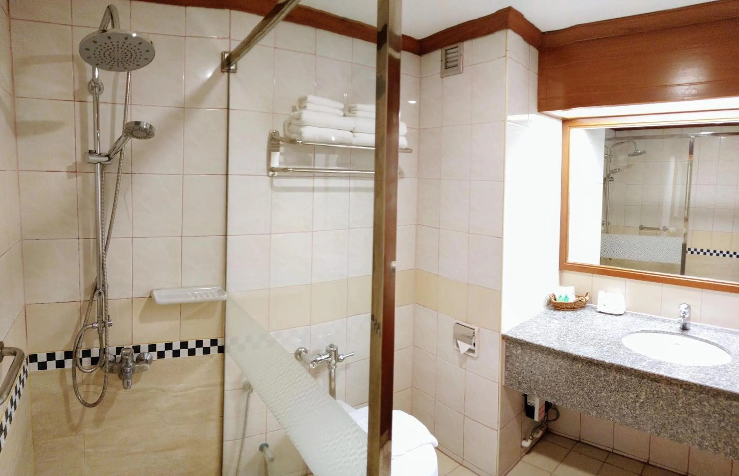 Shower in Viang Tak Riverside Hotel