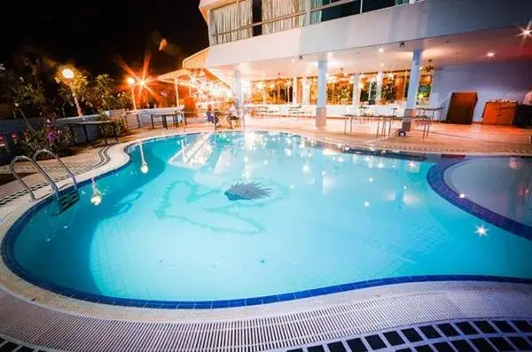Swimming pool in Viang Tak Riverside Hotel Swimming pool in Viang Tak Riverside Hotel