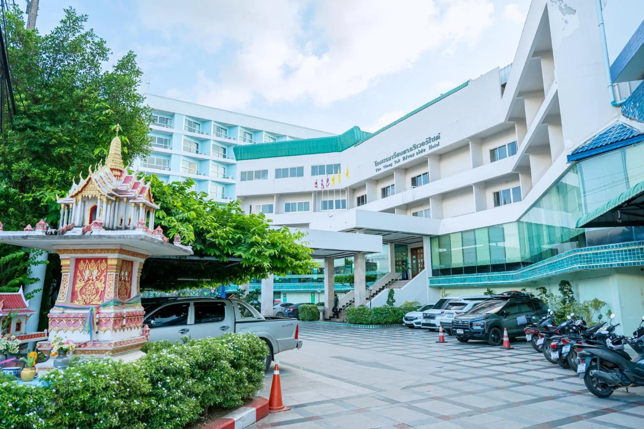 Viang Tak Riverside Hotel