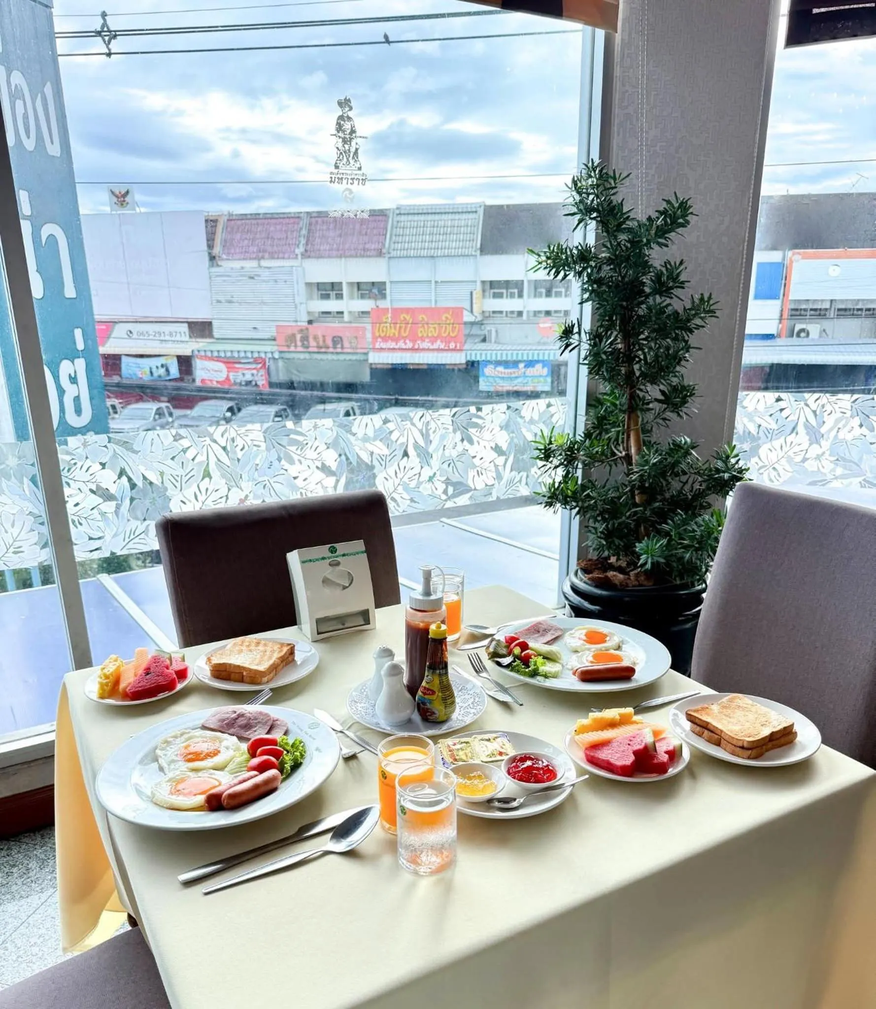 Viang Tak Riverside Hotel